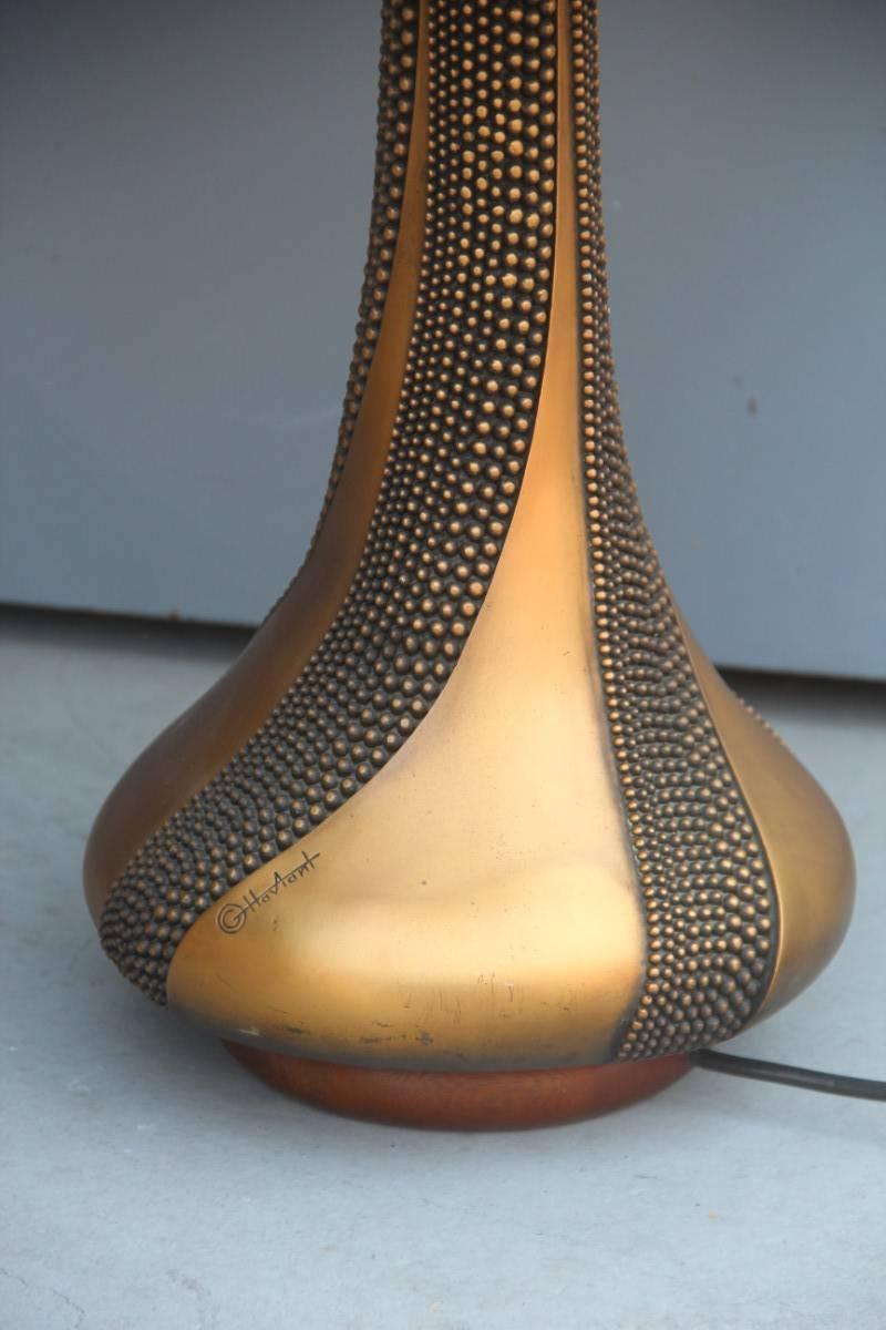Élégante lampe de table Giovanni Ottaviani des années 1960, design italien, Sculpture en bronze d'une importance et d'une beauté considérables.
Sculpture en bronze, mesure : hauteur cm.45, diamètre cm.25.