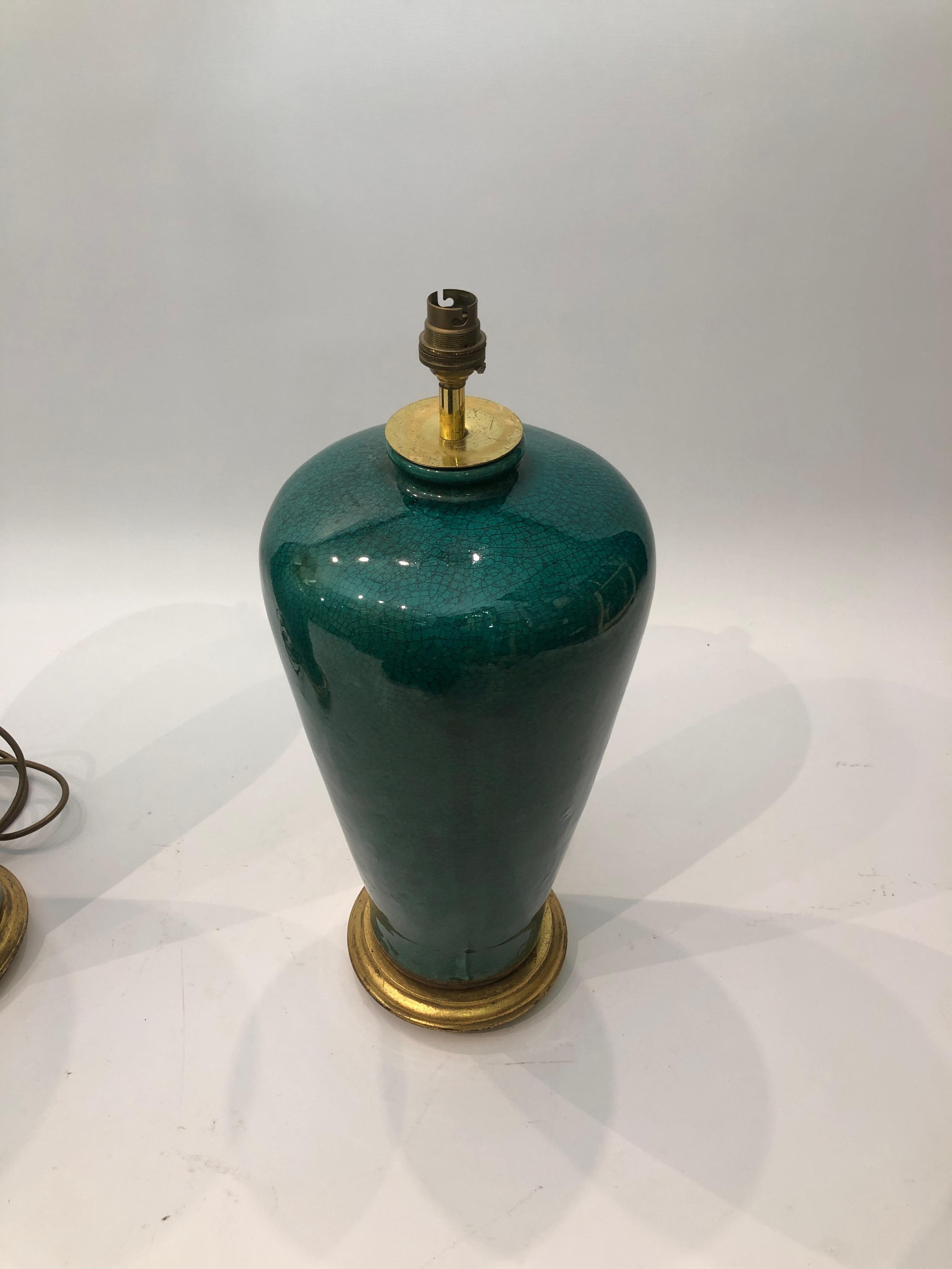 Große smaragdgrüne Craquelé-Tischlampe aus Keramik, Mid-Century Modern, 1970er Jahre, vergoldet im Zustand „Gut“ im Angebot in London, GB