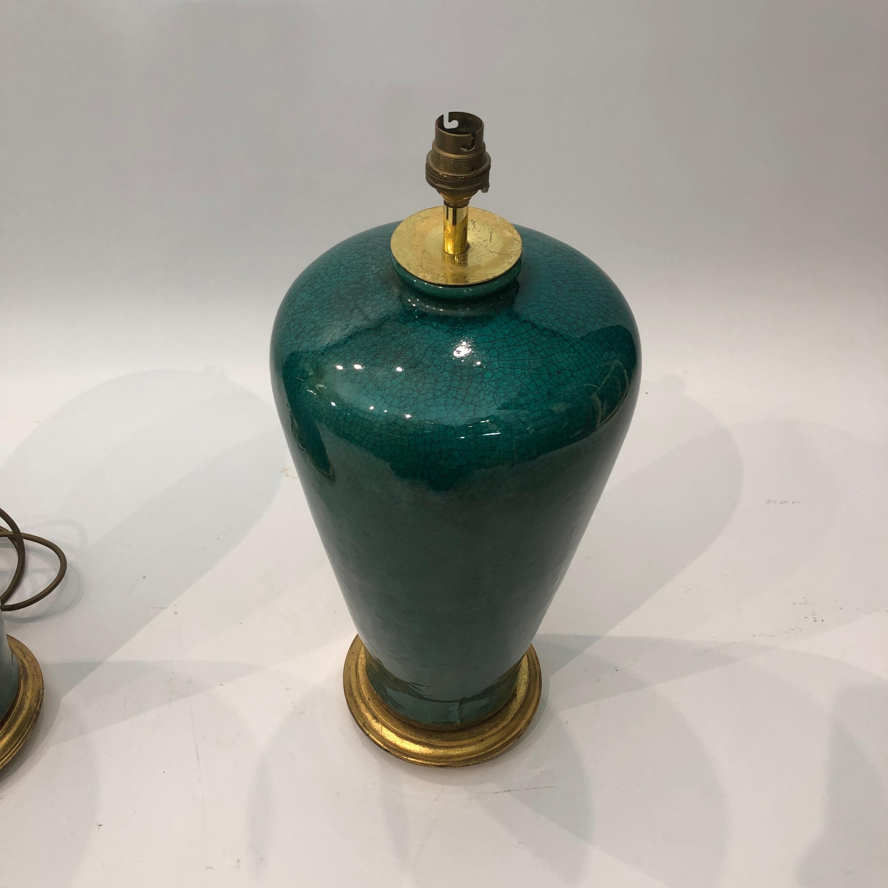 Große smaragdgrüne Craquelé-Tischlampe aus Keramik, Mid-Century Modern, 1970er Jahre, vergoldet (Ende des 20. Jahrhunderts) im Angebot