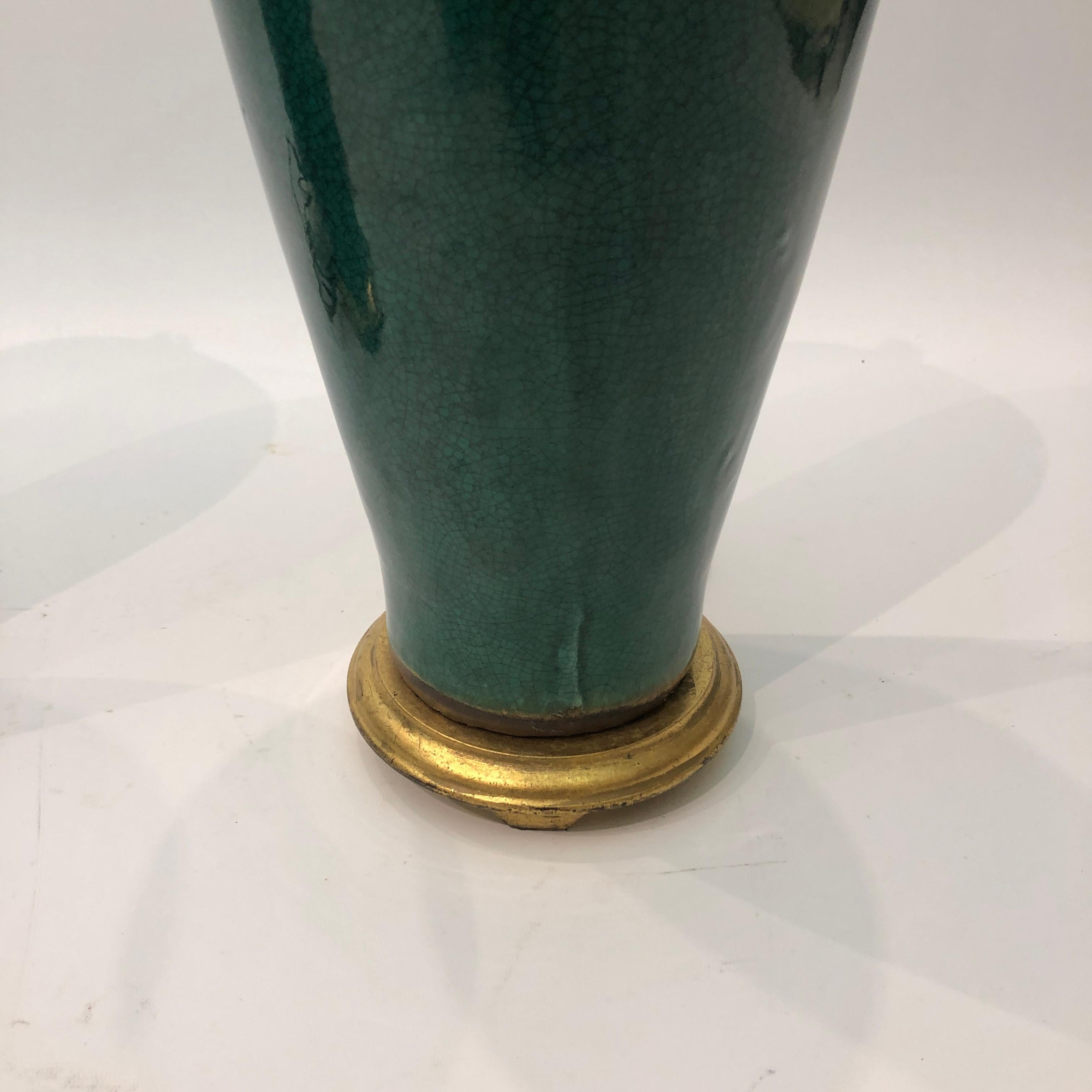 Große smaragdgrüne Craquelé-Tischlampe aus Keramik, Mid-Century Modern, 1970er Jahre, vergoldet (Metall) im Angebot
