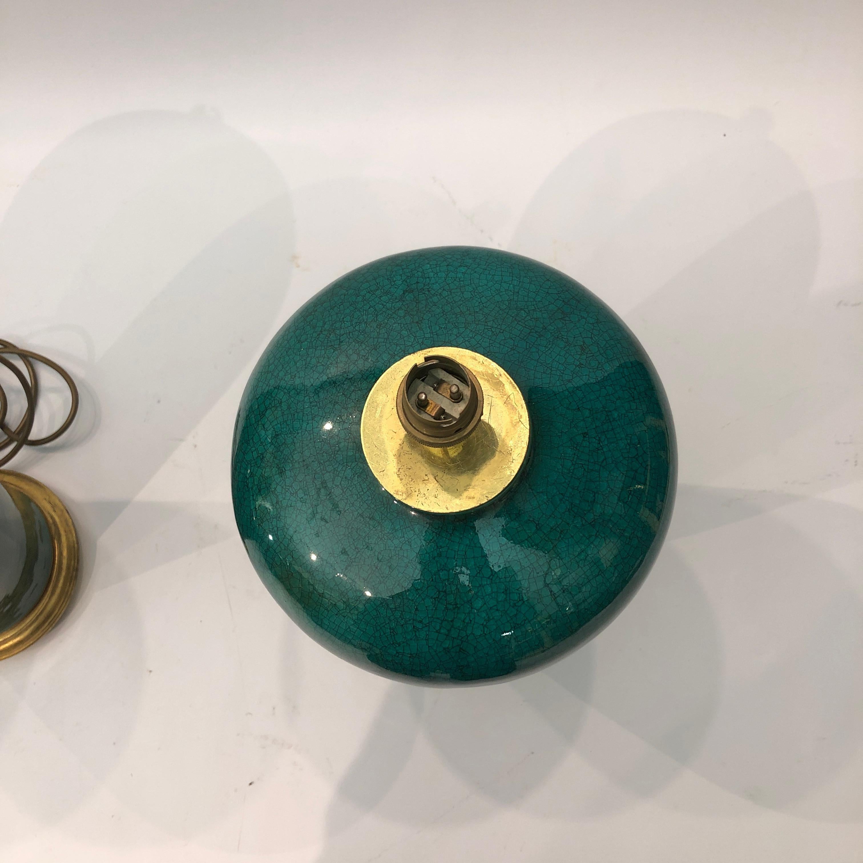 Große smaragdgrüne Craquelé-Tischlampe aus Keramik, Mid-Century Modern, 1970er Jahre, vergoldet im Angebot 1
