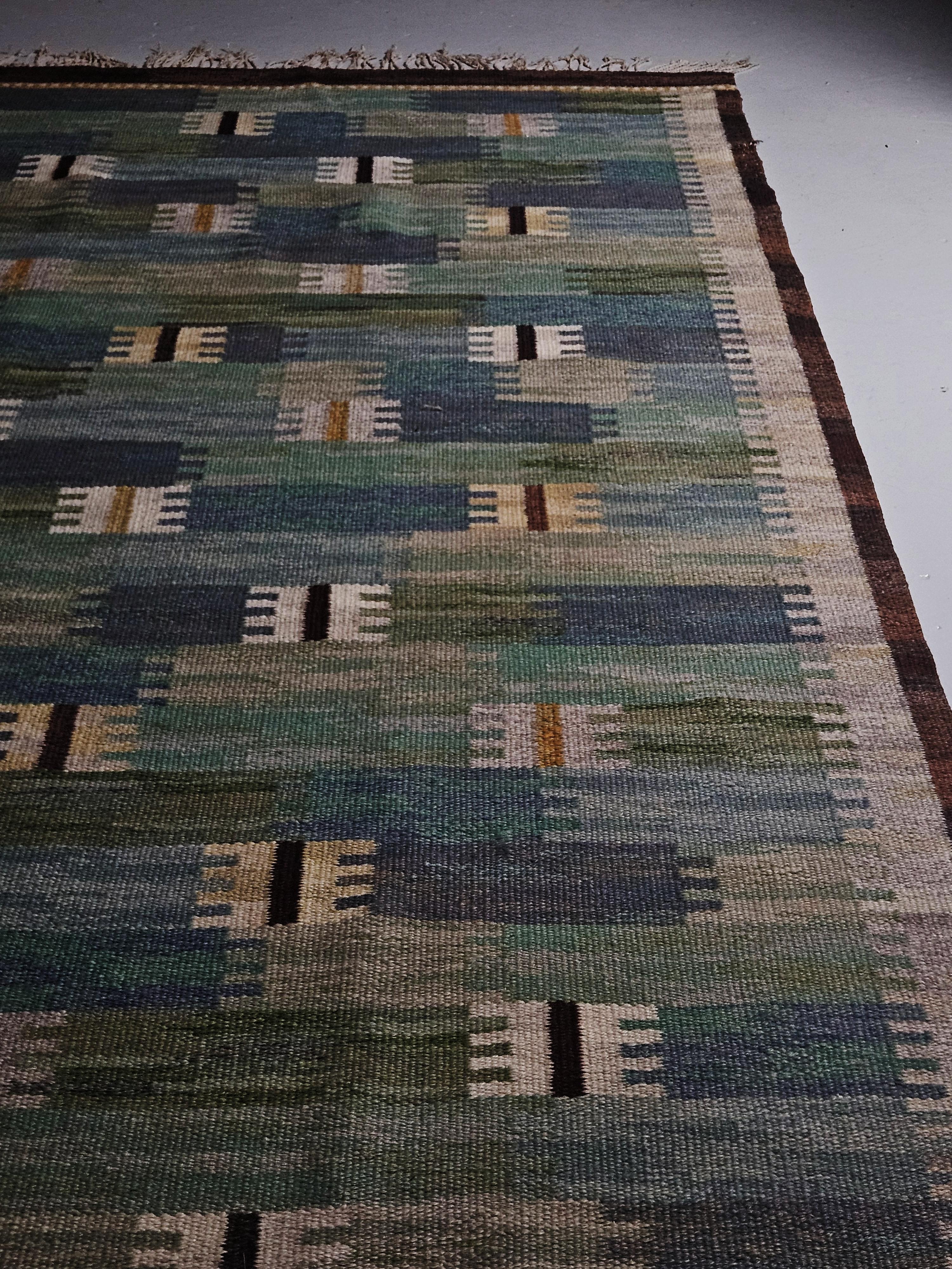 Big flatweave carpet attributed to Anna Maria Hoke, Sweden, 1961 In Fair Condition For Sale In Eskilstuna, SE
