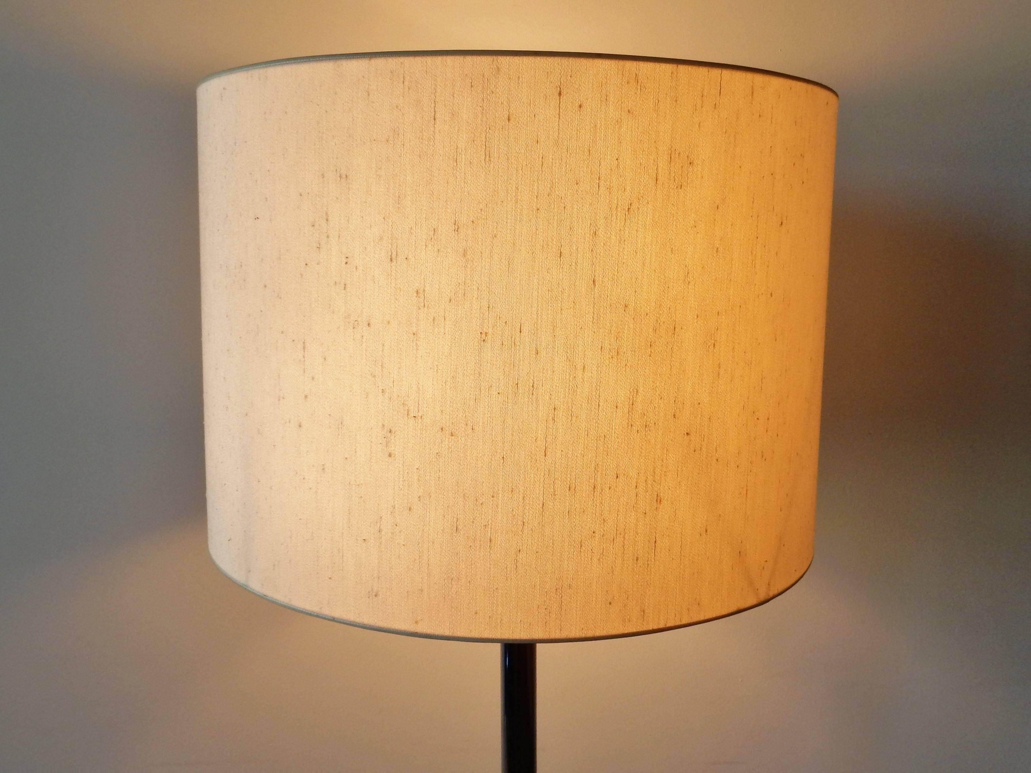 Big Floor Lamp Model 'Shantung' with Fabric Shade by RAAK, Netherlands, 1970s In Good Condition For Sale In Steenwijk, NL