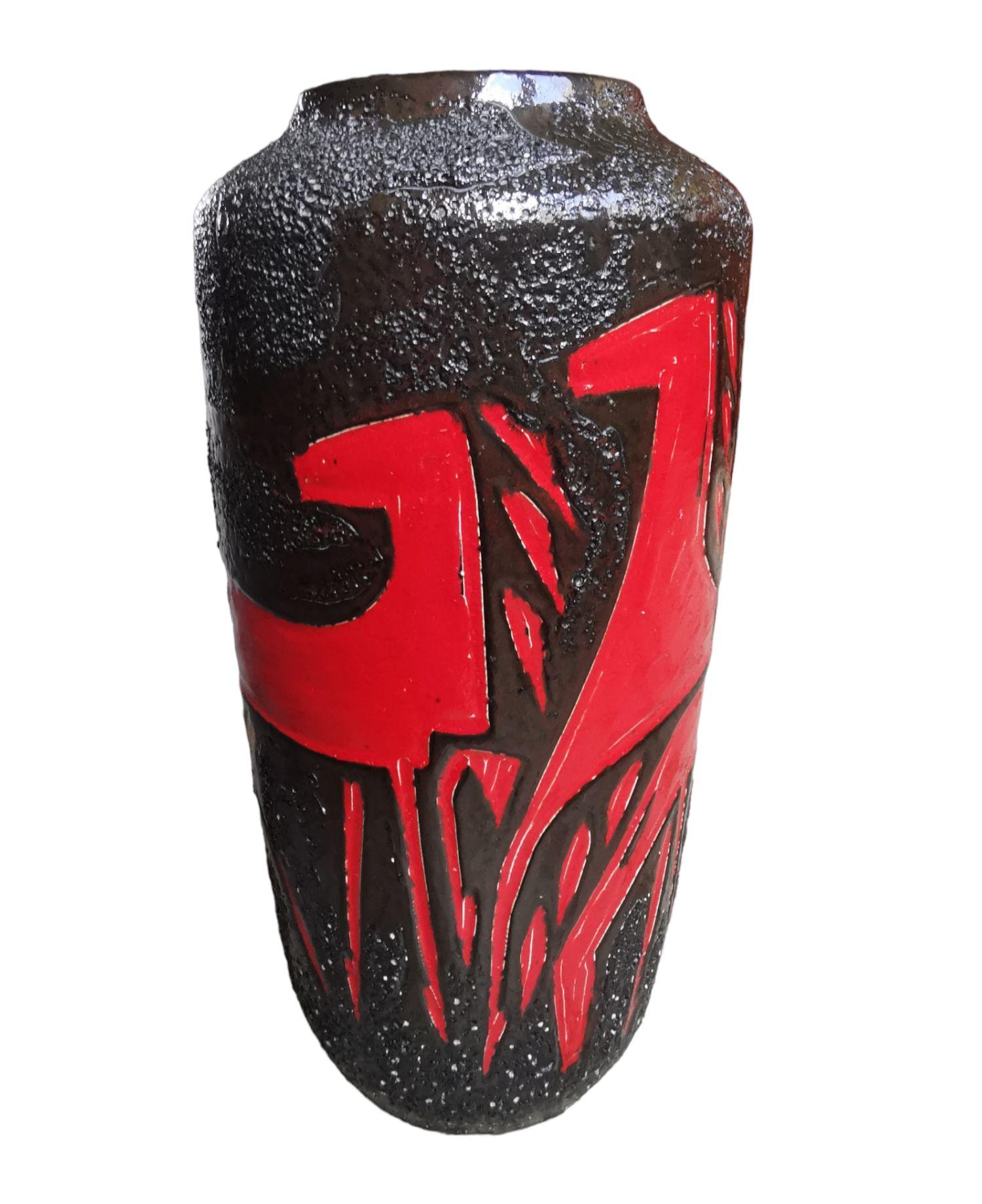 Rare, big floor vase by Scheurich Germany with Fat Lava glaze and red horses.
 
Model 517-45
Measures : 45 cm / 17.7 inch high.
22 cm / 8.66 inch diameter 
 
Well preserved. As is often the case with the black glazes, the raised areas are