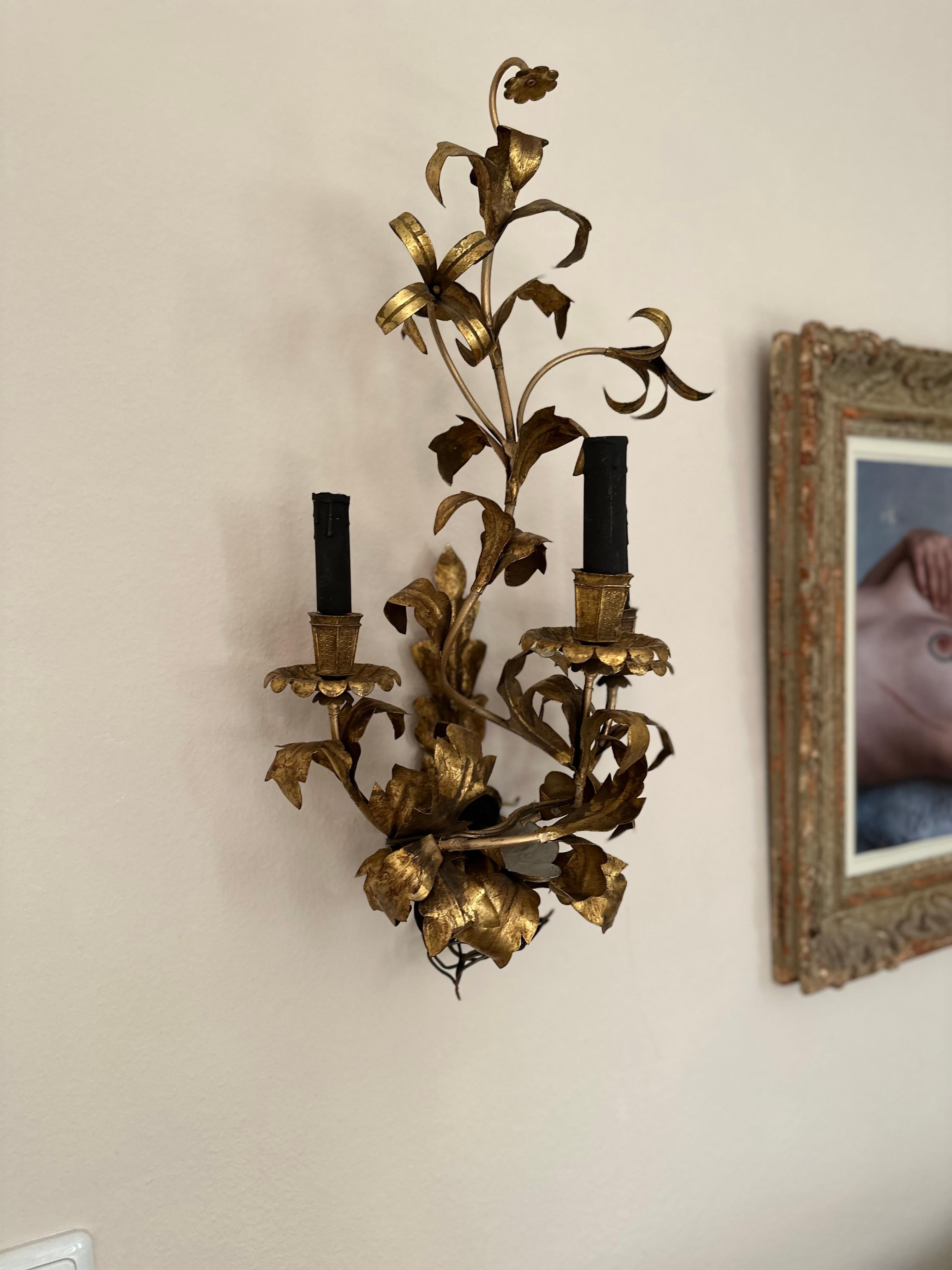 Big Floral Florentine Gilded Wall Lamp For Sale 6