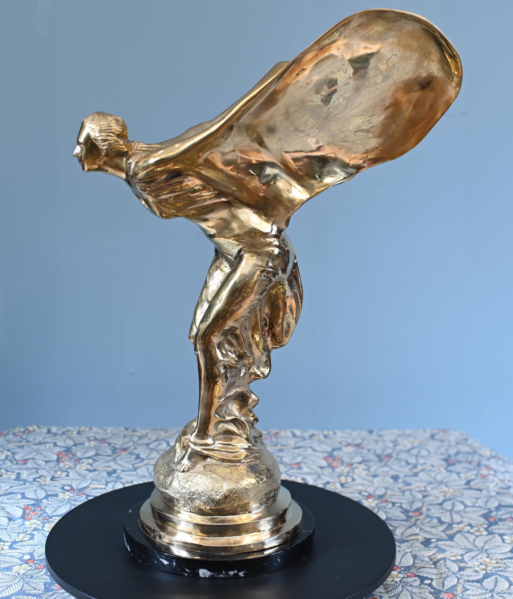 Estatua de la Gran Dama Voladora Art Nouveau Bronce Espíritu del Extasis Bronceado en venta