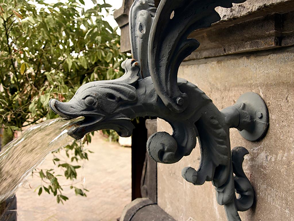 Big Vintage Fountain, 20th Century In Fair Condition In Udenhout, NL