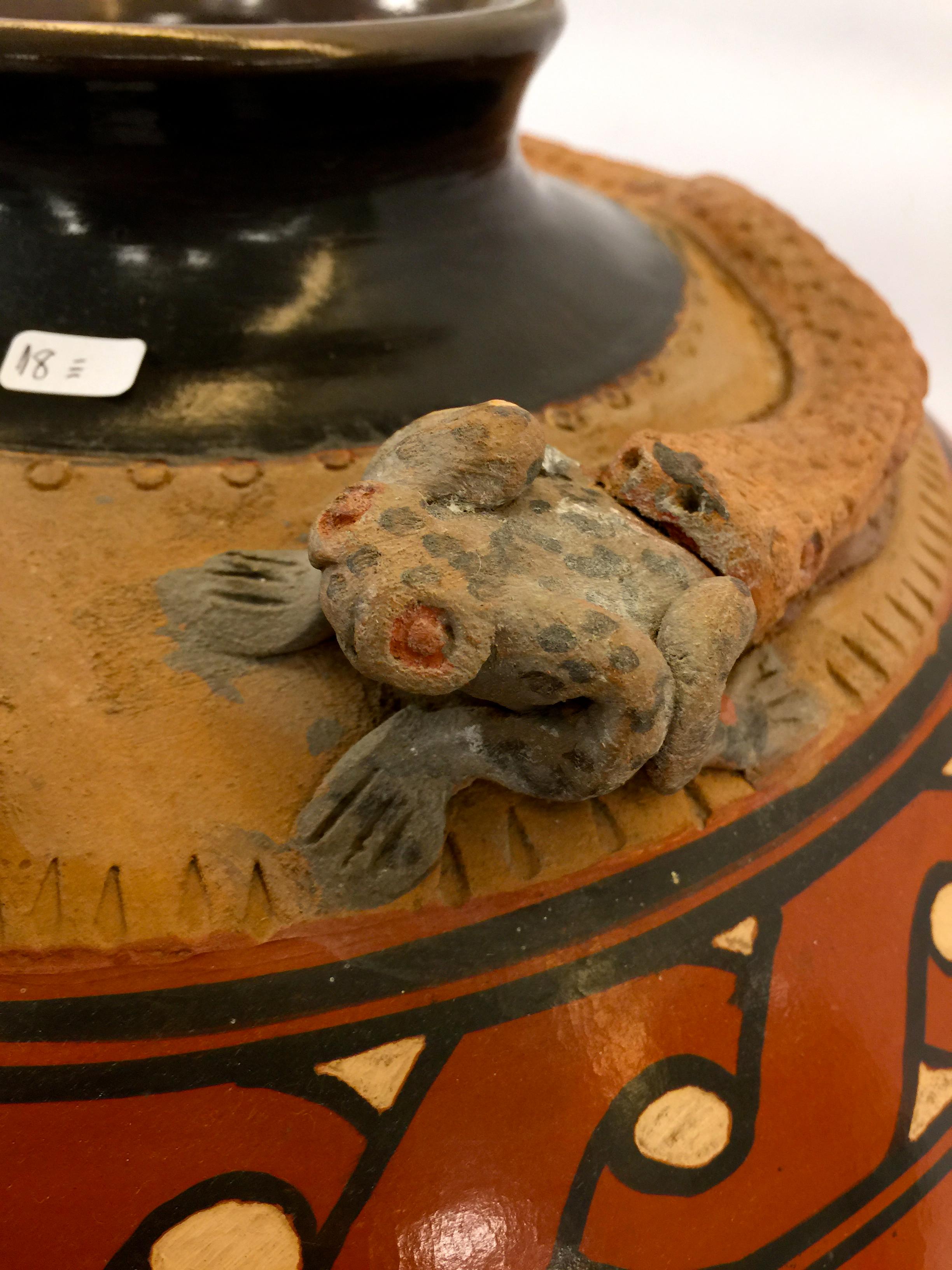 Big Funerary Urn from the Tupinambas Tribe in Ceramic Painted In Excellent Condition For Sale In Rio de Janeiro, RJ