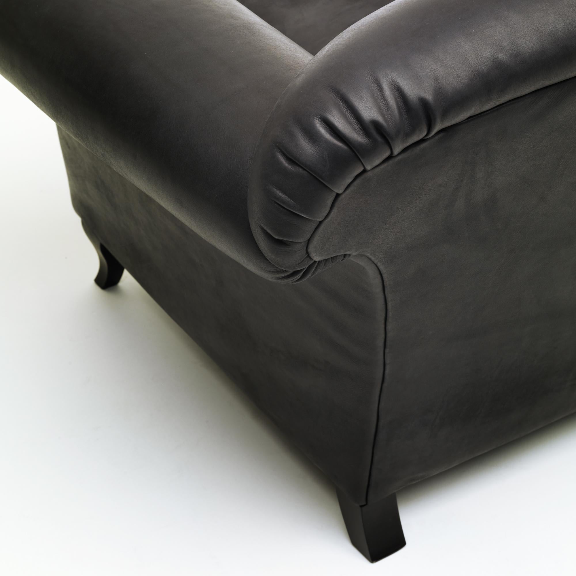 21st Century Modern Sofa Upholstered In Leather In New Condition For Sale In Milan, IT