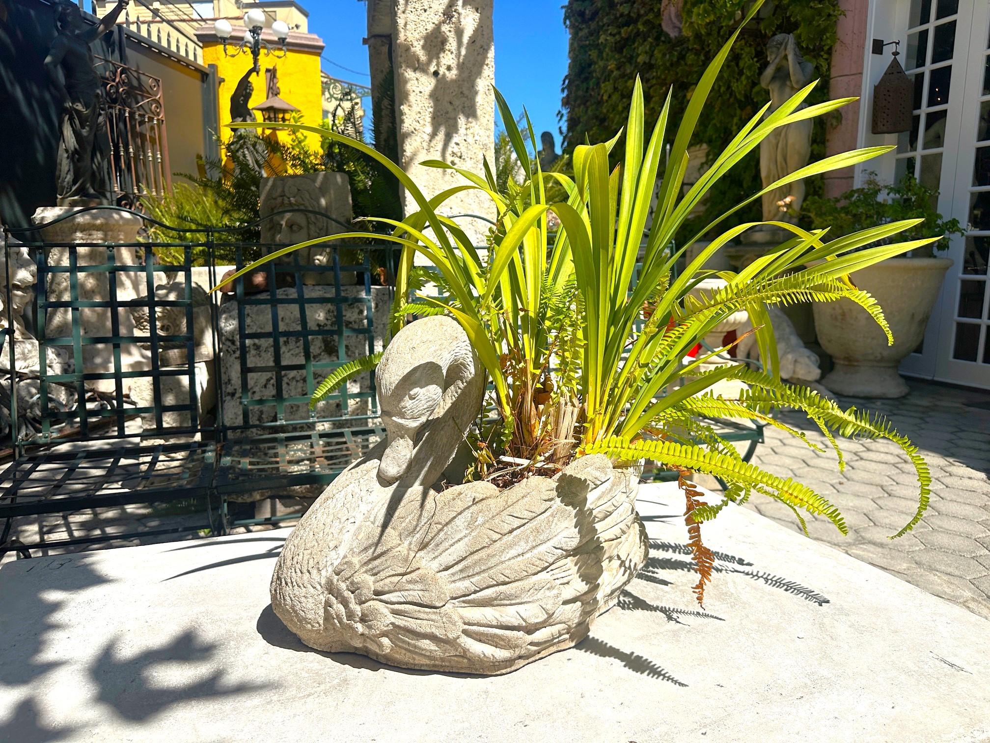 Fait main Bigli Garden Swan Hand Crafts Planter Jardinière Center Piece Rustic Focal Point en vente