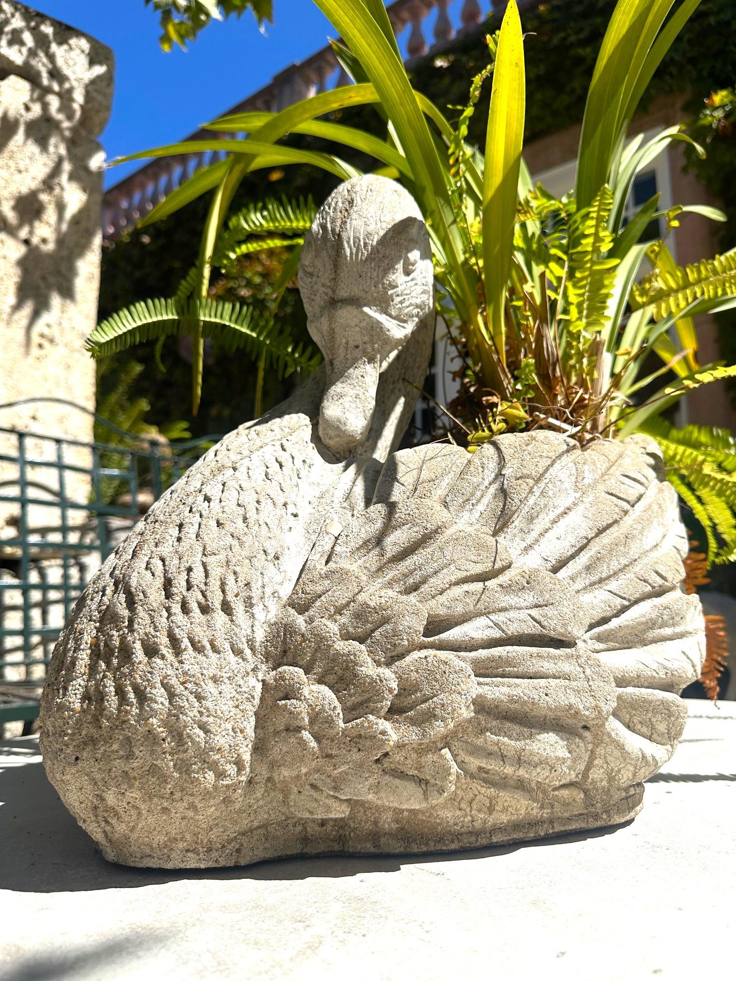 Bigli Garden Swan Hand Crafts Planter Jardinière Center Piece Rustic Focal Point Bon état - En vente à West Hollywood, CA