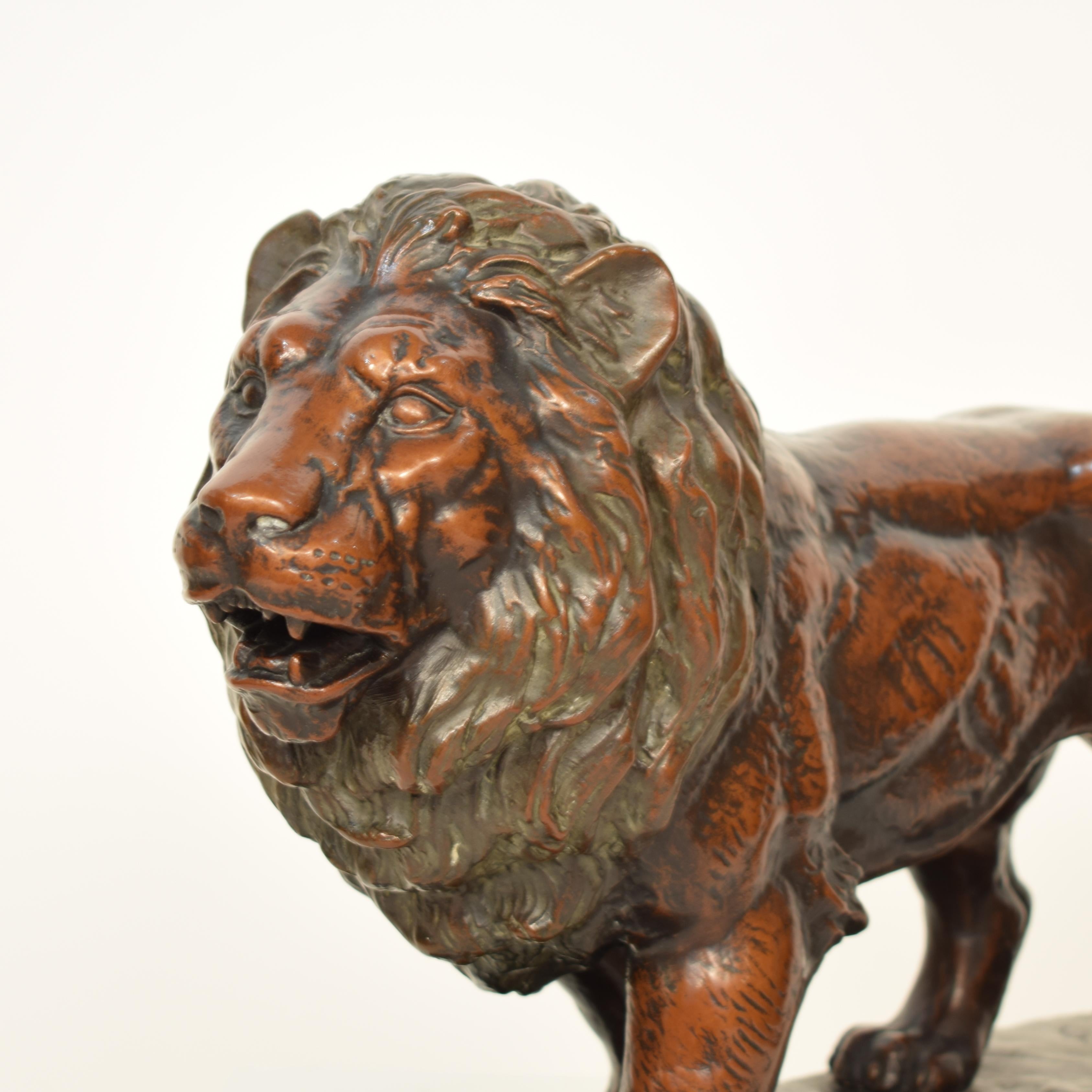 Art déco Grande sculpture allemande Art Déco de lion en céramique, cuivre terre cuite, 1930 en vente