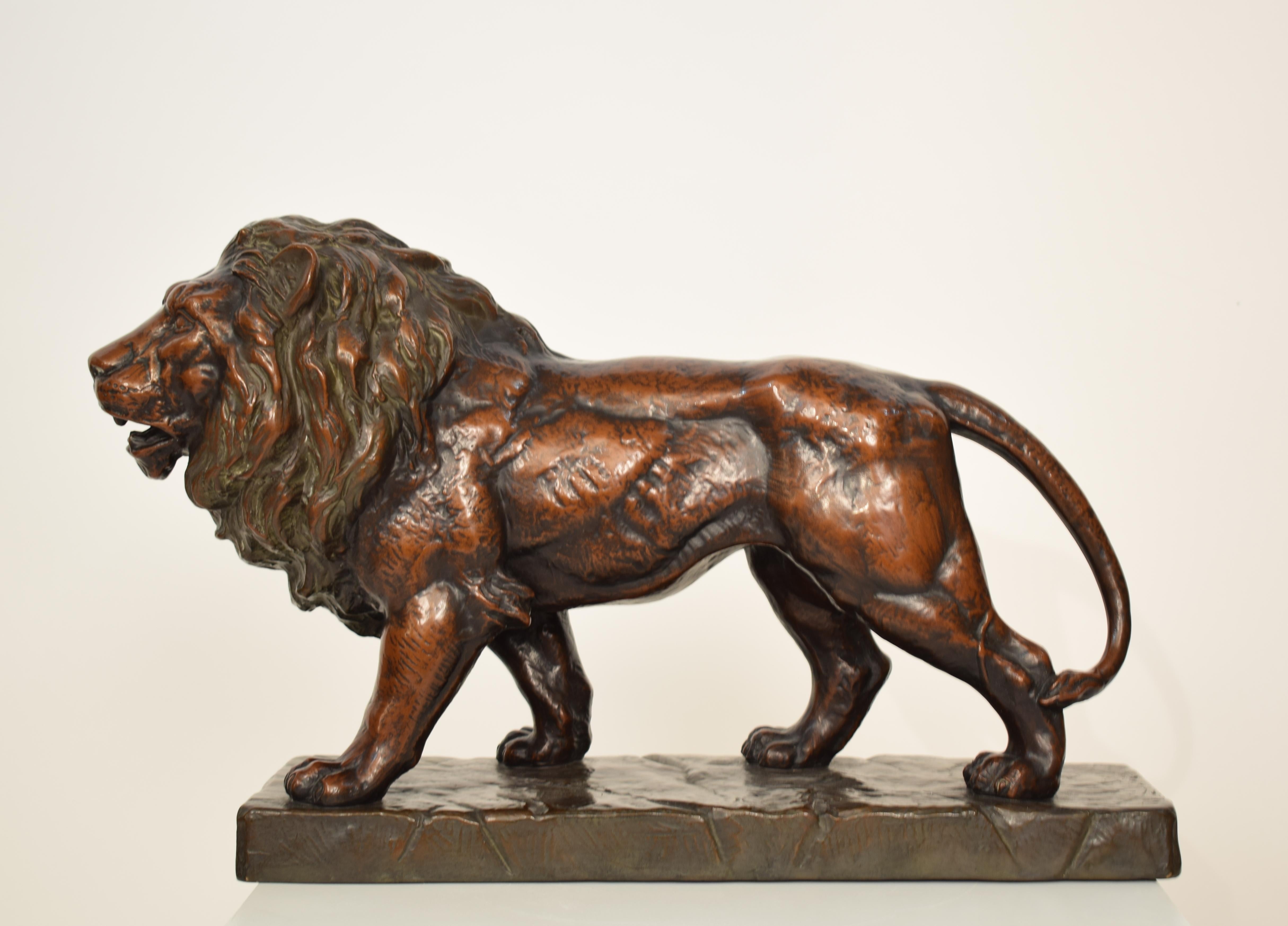 Allemand Grande sculpture allemande Art Déco de lion en céramique, cuivre terre cuite, 1930 en vente