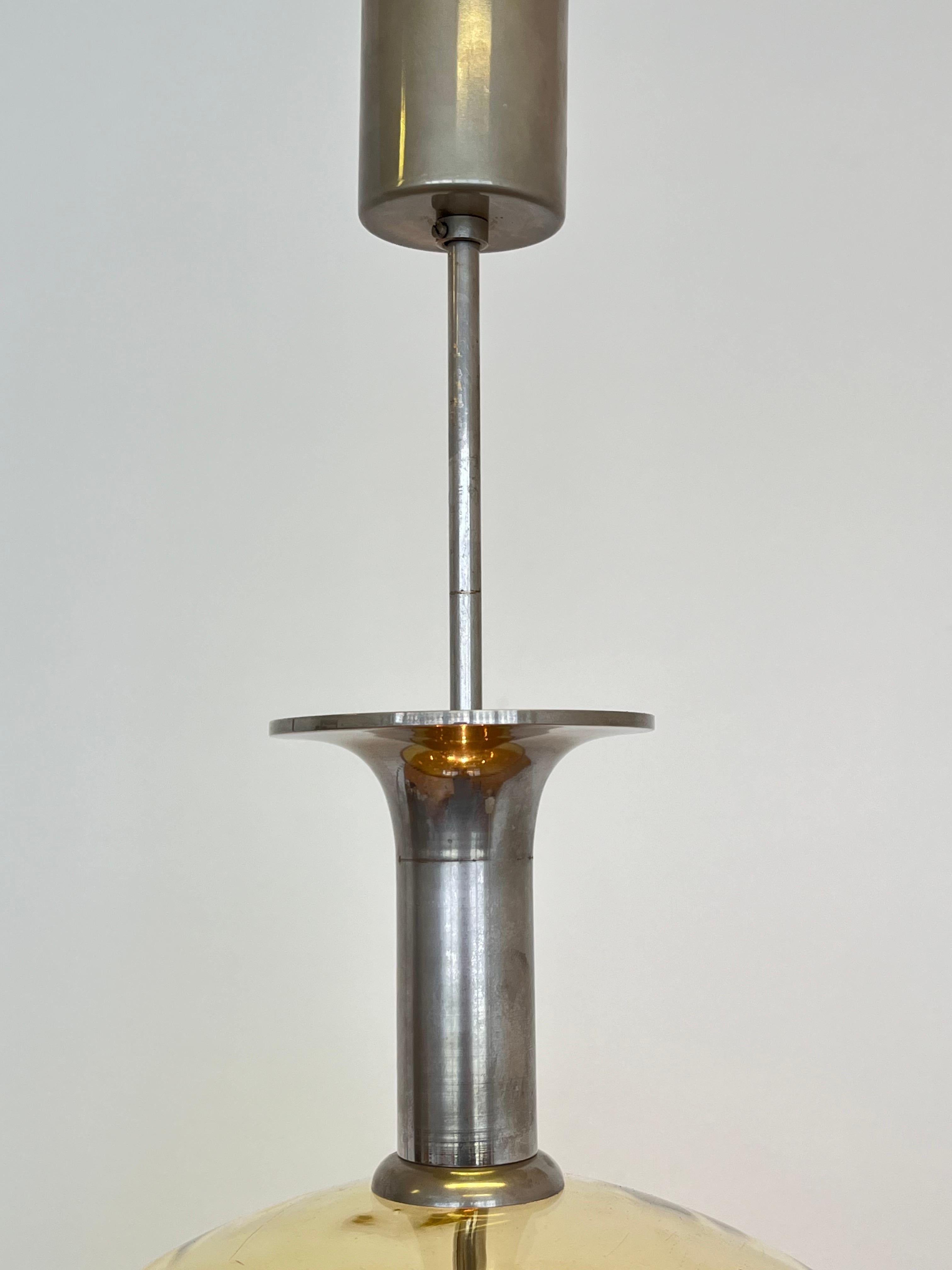Große Glasglocke und Chrom Bauhaus Pendelleuchte / Deckenleuchte - 1930s im Zustand „Gut“ im Angebot in Praha, CZ