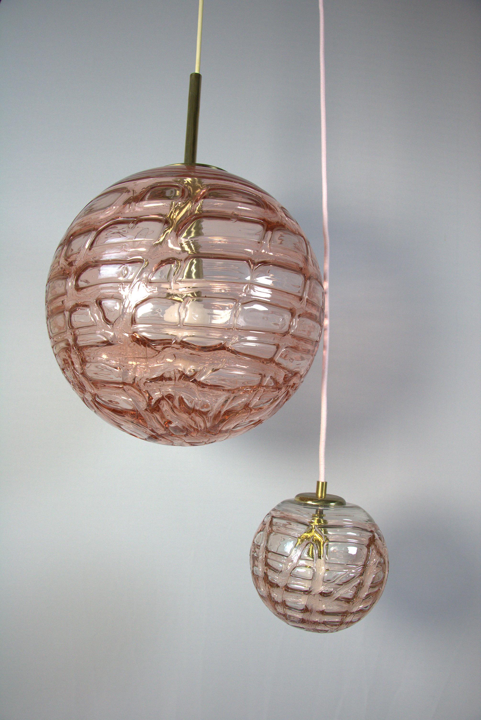 Lámpara colgante Big Glass Ball de Doria, cristal de Murano, rosa raro, años 70 en venta 4