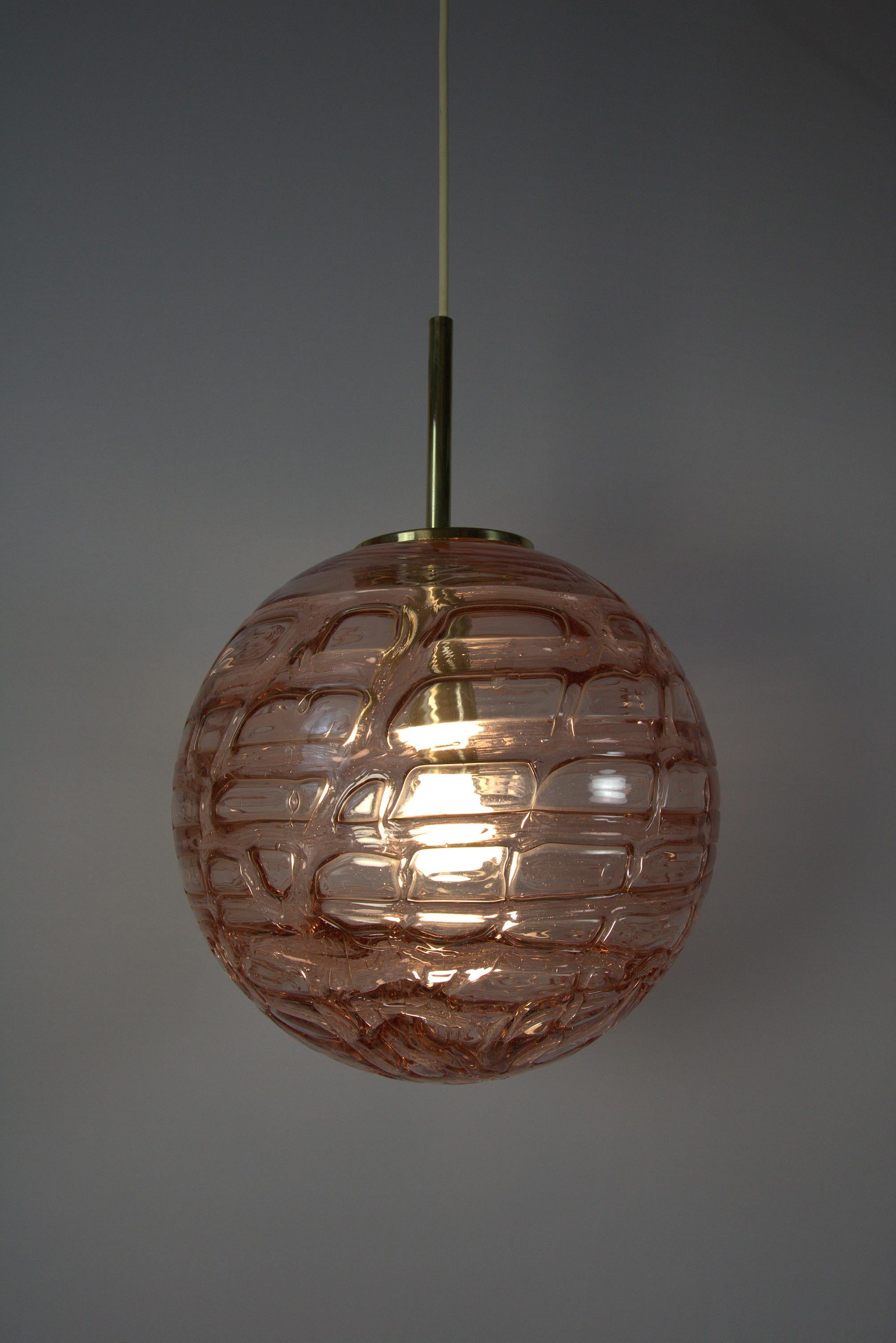 Lámpara colgante Big Glass Ball de Doria, cristal de Murano, rosa raro, años 70 Moderno de mediados de siglo en venta