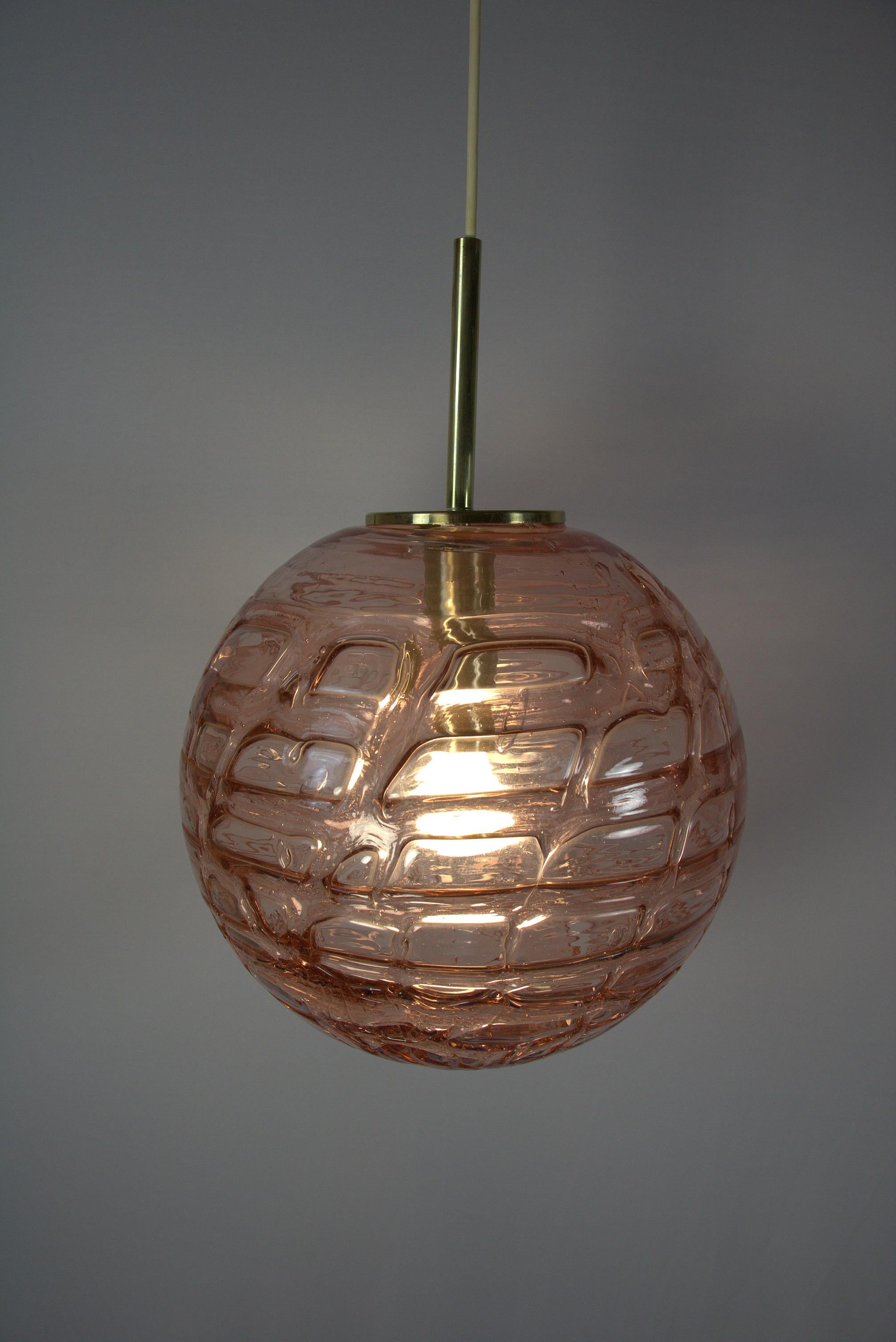 Lámpara colgante Big Glass Ball de Doria, cristal de Murano, rosa raro, años 70 en venta 2