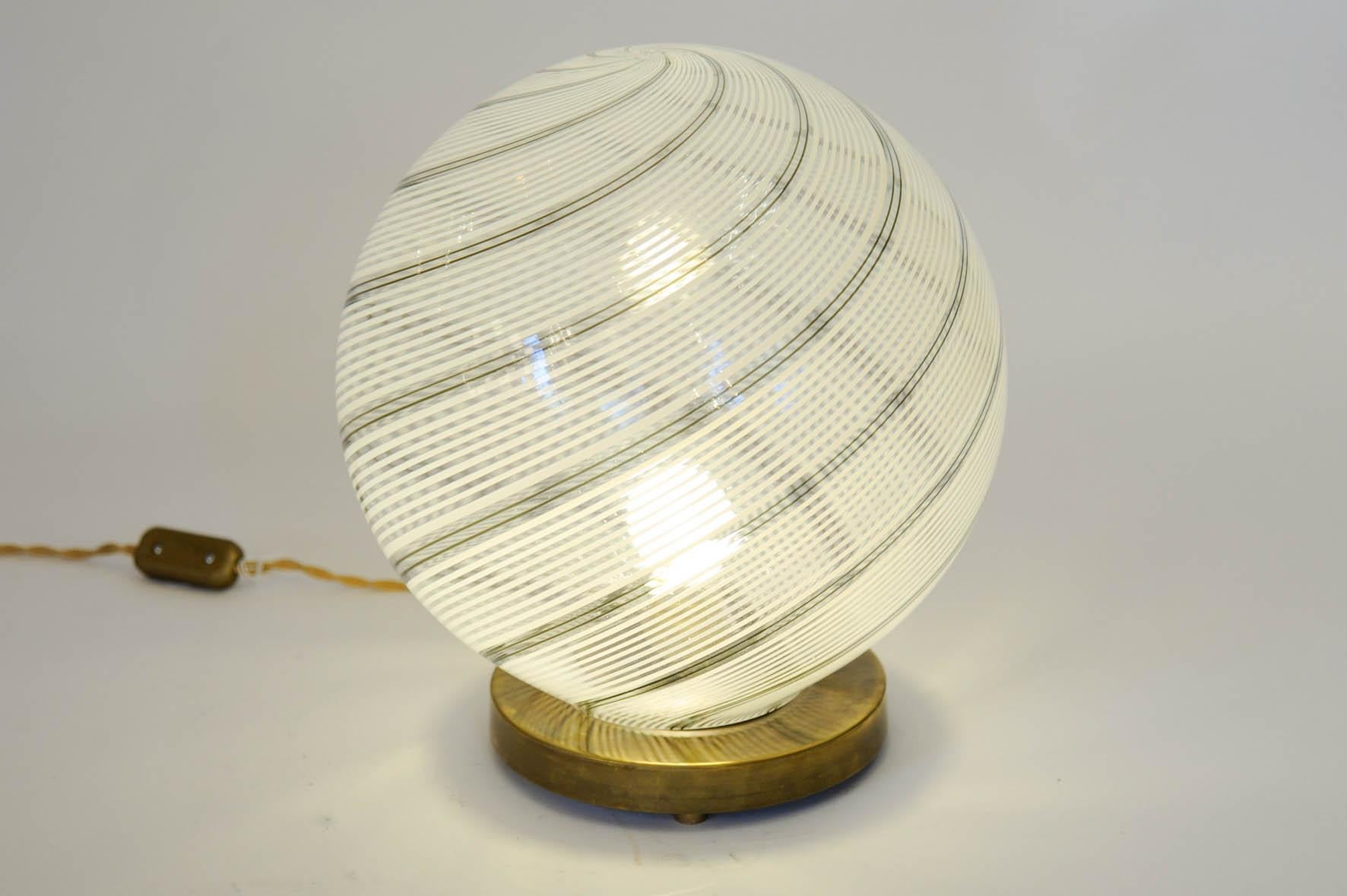 Big Globe Table Lamp by Venini In Good Condition In Saint-Ouen, IDF