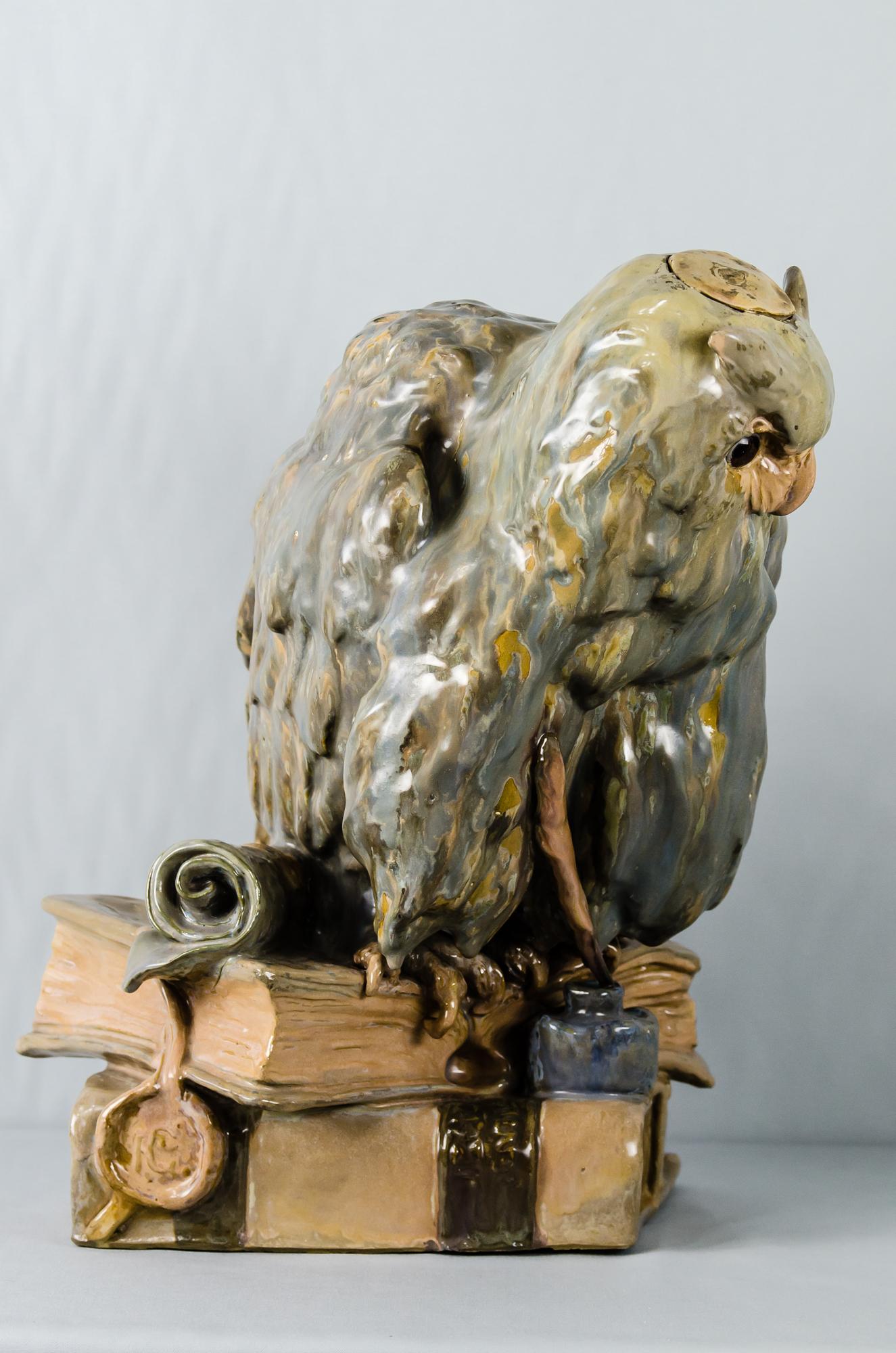 Big Ceramic Golscheider Owl Lamp 
Writing on the book shows Reproduction Reservee´
figurative reproductions in stone molding (artificial marble).
if there is a bulb inside, that makes the eyes shine.
Original condition.

  