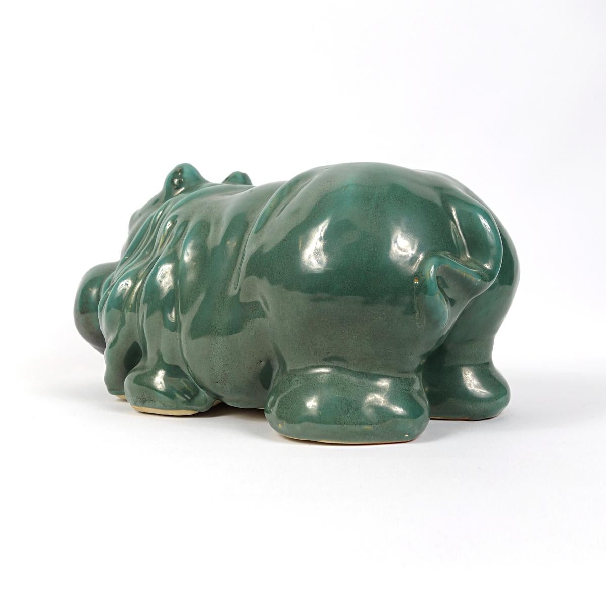 Néerlandais Grande statue en cramique verte joyeuse reprsentant un Hippopotamus en vente