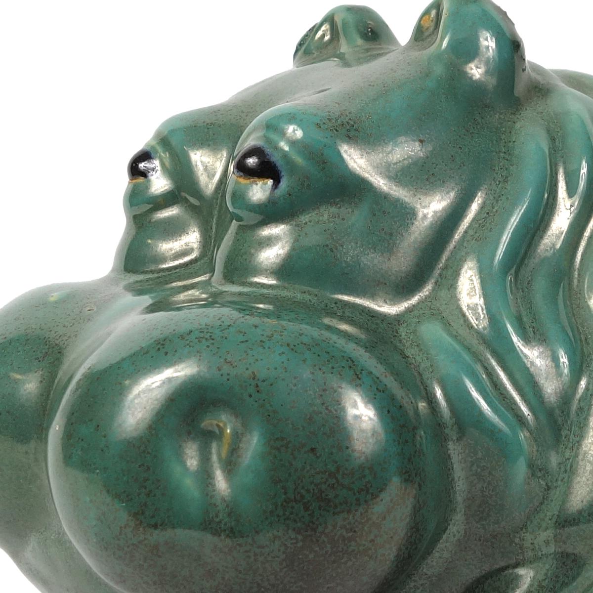 Grande statue en cramique verte joyeuse reprsentant un Hippopotamus en vente 2