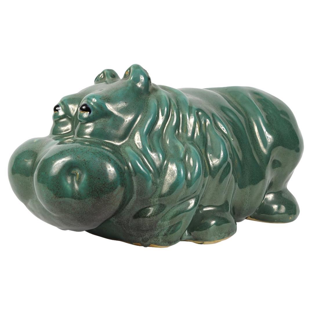 Grande statue en cramique verte joyeuse reprsentant un Hippopotamus en vente