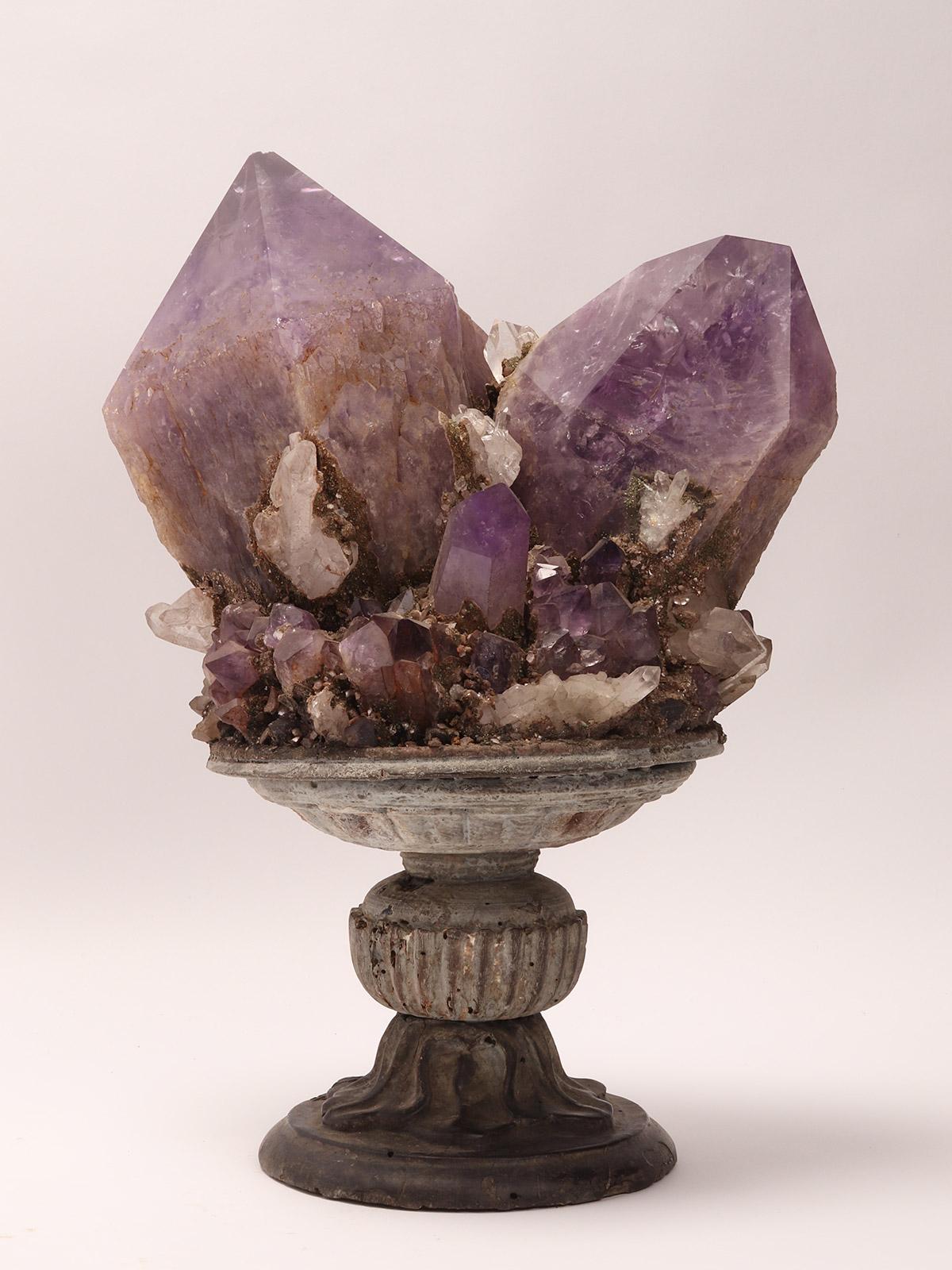 Gran grupo de ejemplares minerales de naturalia: amatista y cuarzo, Italia 1870. Italiano en venta