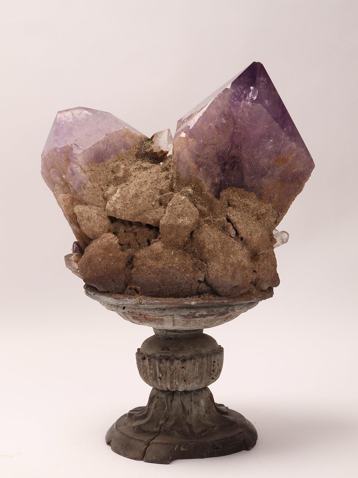 Gran grupo de ejemplares minerales de naturalia: amatista y cuarzo, Italia 1870. en venta 1