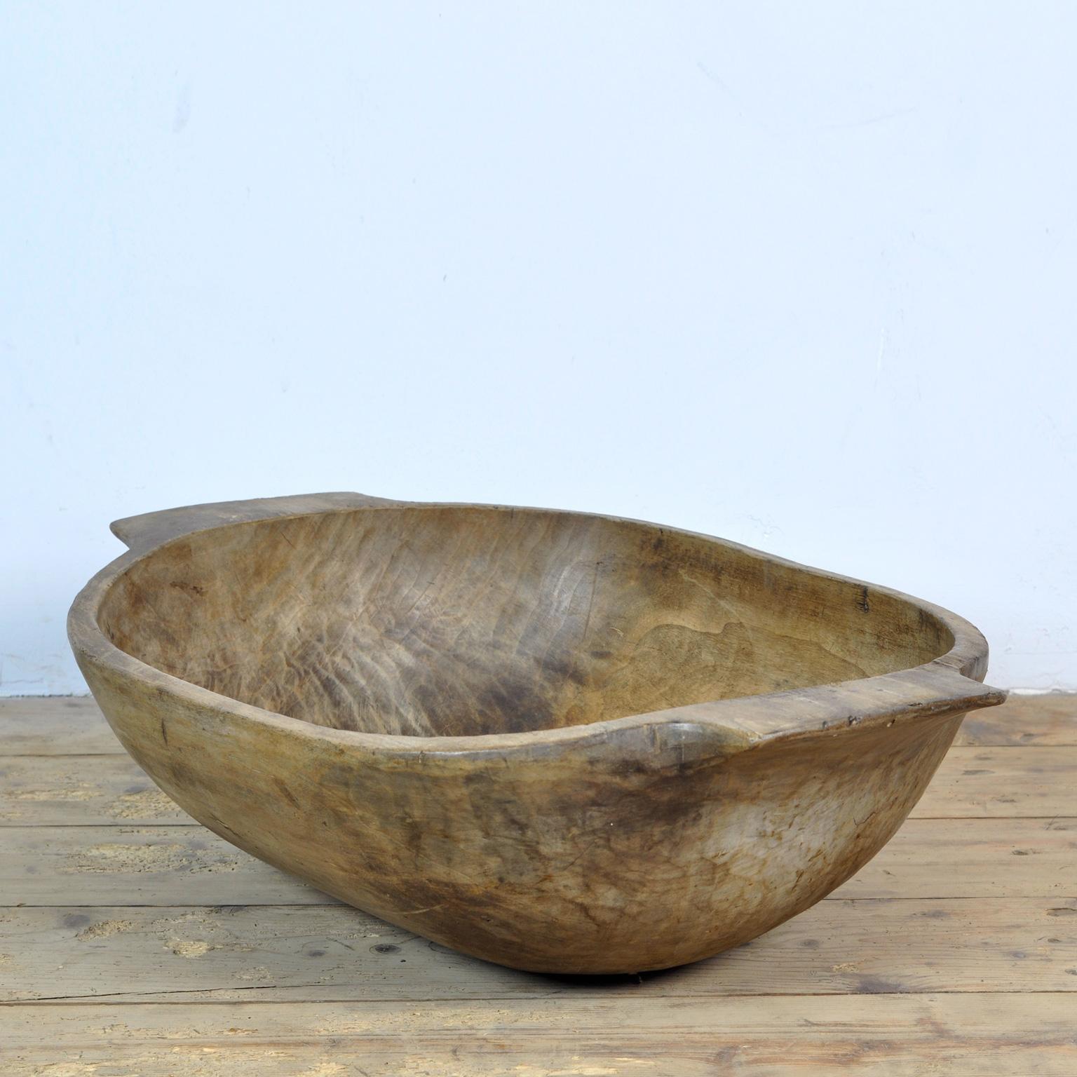 Beautiful hand carved Hungarian dough bowl, 1900s. Made of fruitwood.
In good condition.