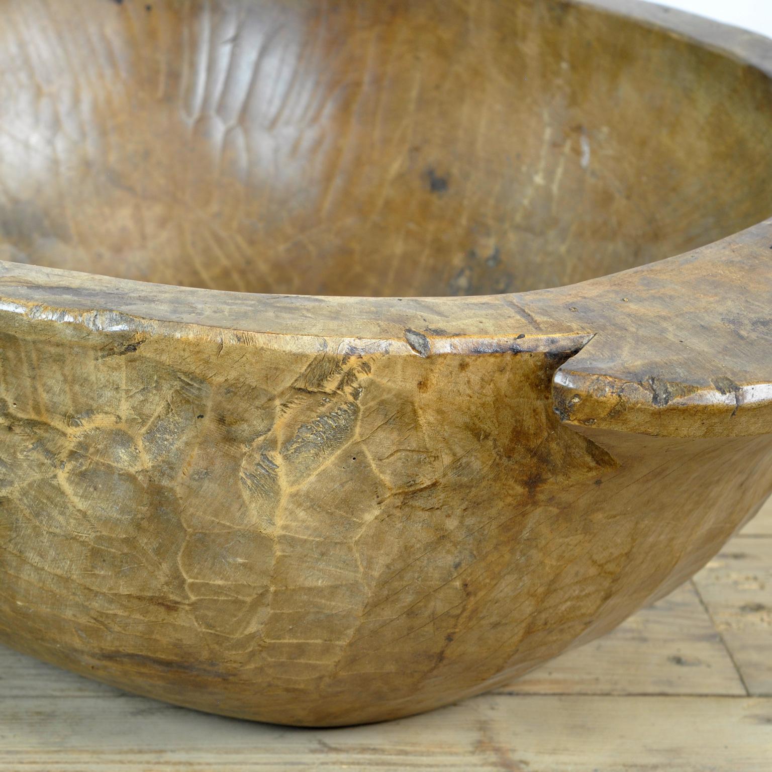 Big Handmade Wooden Dough Bowl, Early 1900s In Good Condition In Amsterdam, Noord Holland