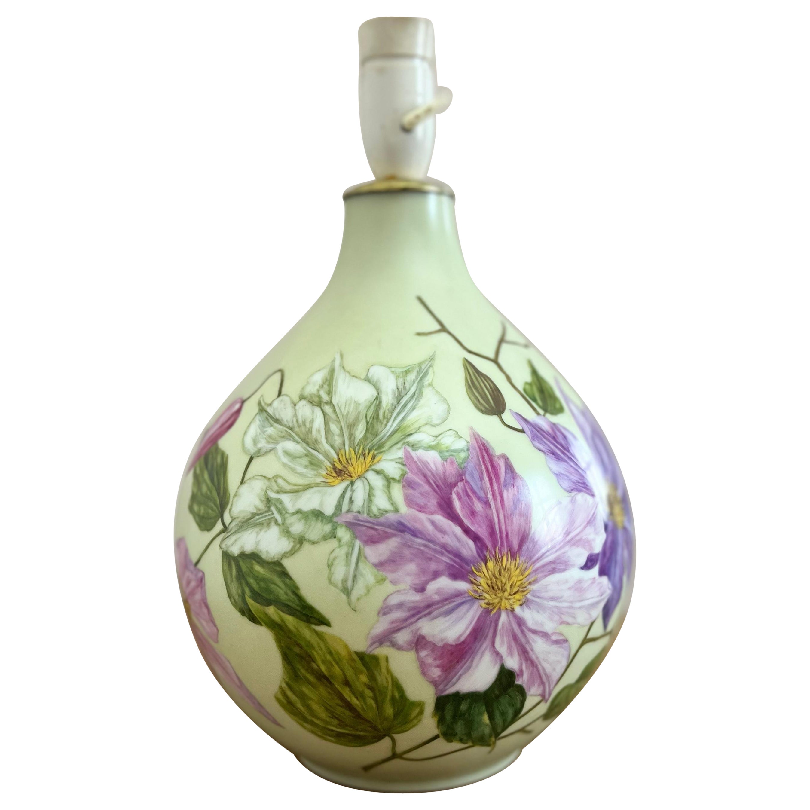 Grande lampe de table décorée de fleurs en porcelaine peinte à la main, années 1960