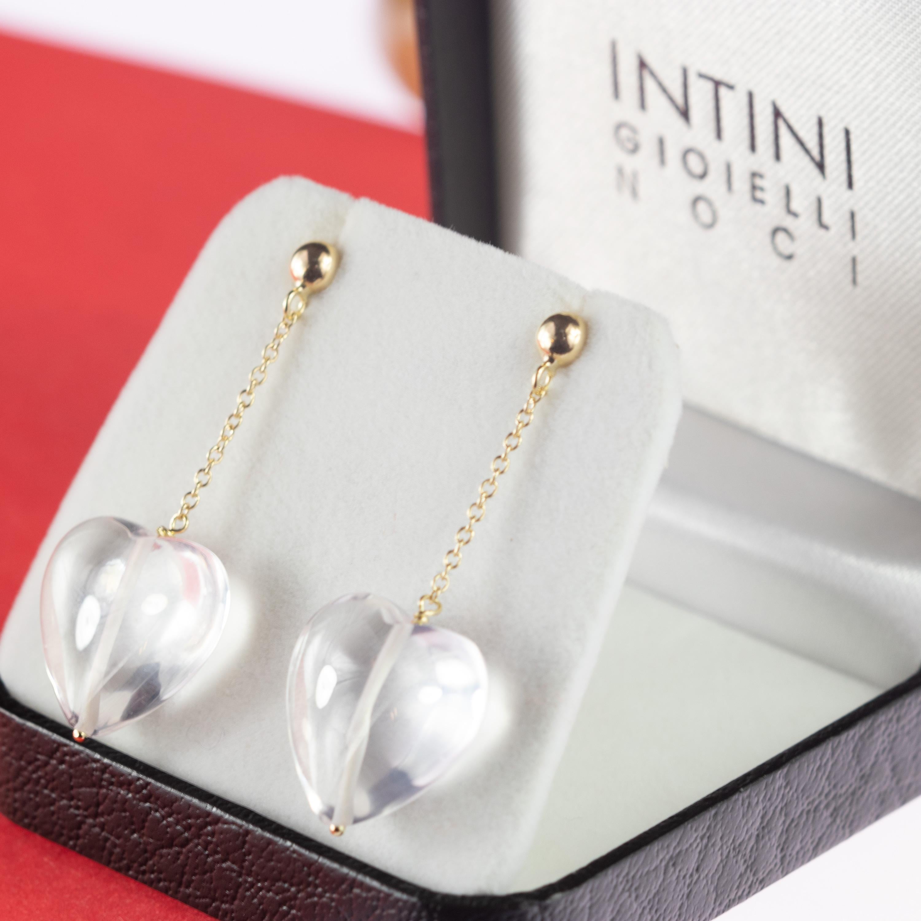 Boucles d'oreilles chics en or jaune 18 carats avec pendentifs en cristal de roche en forme de grand cœur pour la Saint-Valentin Neuf - En vente à Milano, IT