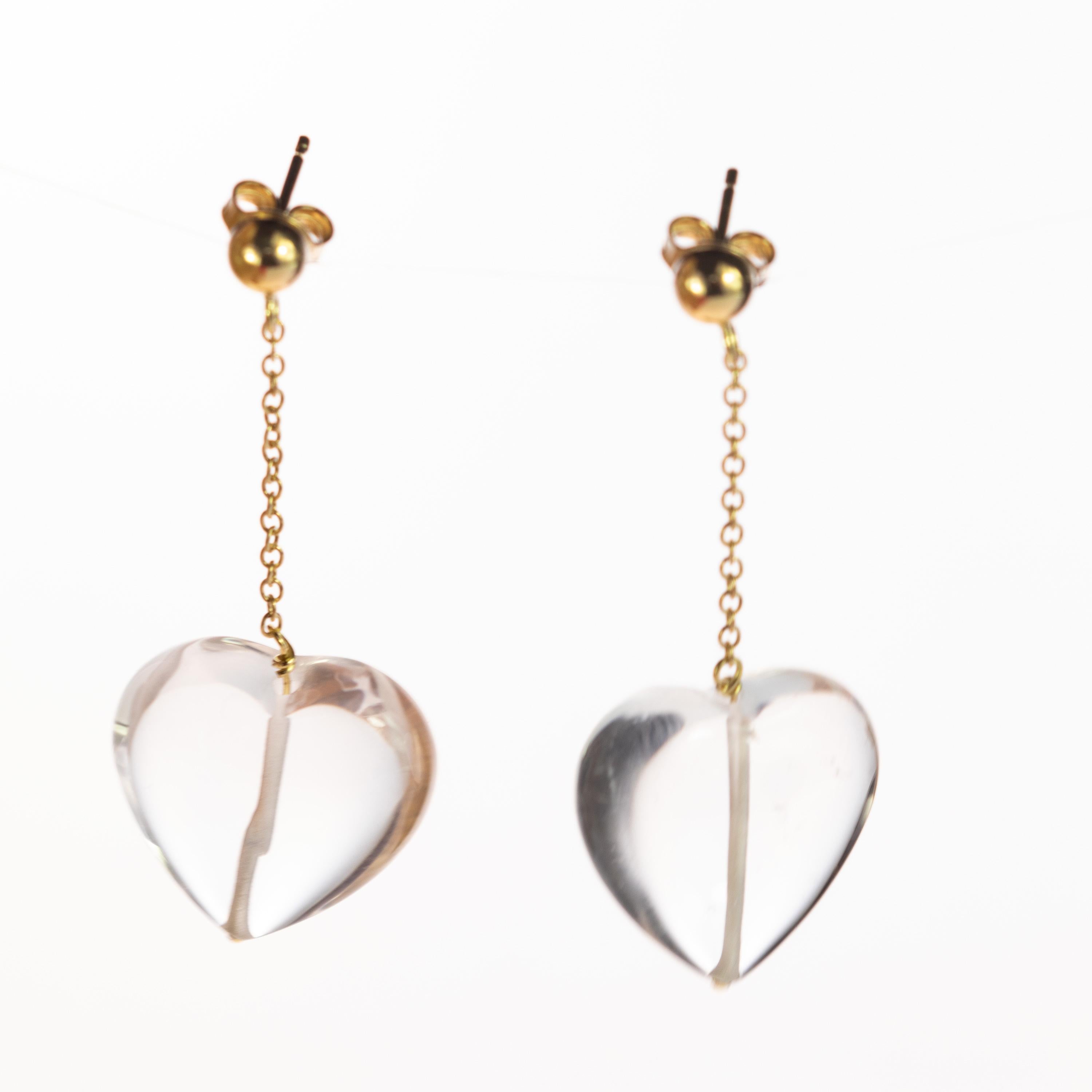Boucles d'oreilles chics en or jaune 18 carats avec pendentifs en cristal de roche en forme de grand cœur pour la Saint-Valentin en vente 1