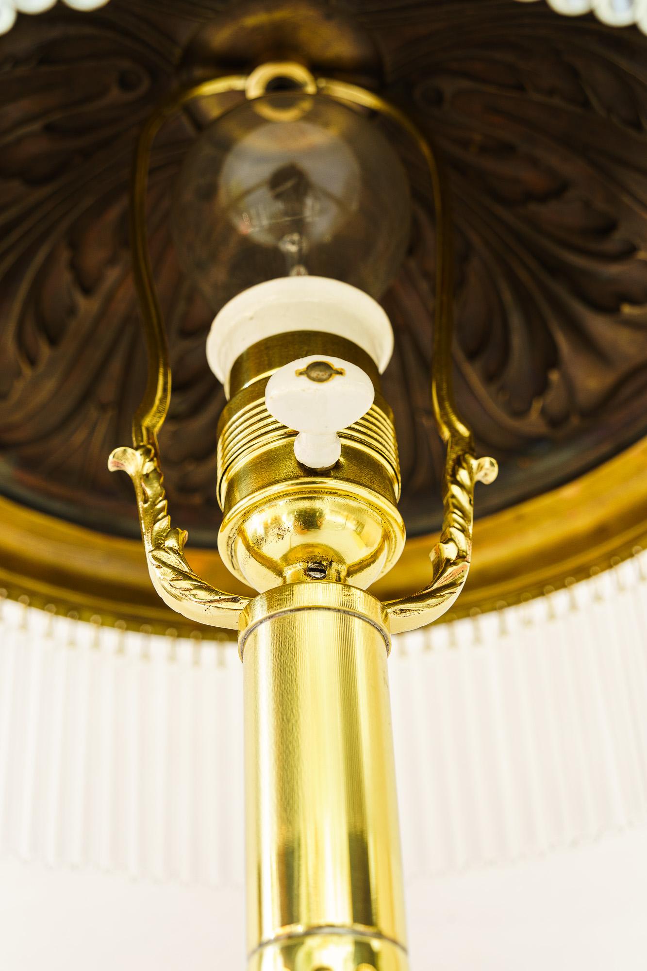 Laccato Grande lampada da tavolo storica di Vienna del 1890 circa in vendita