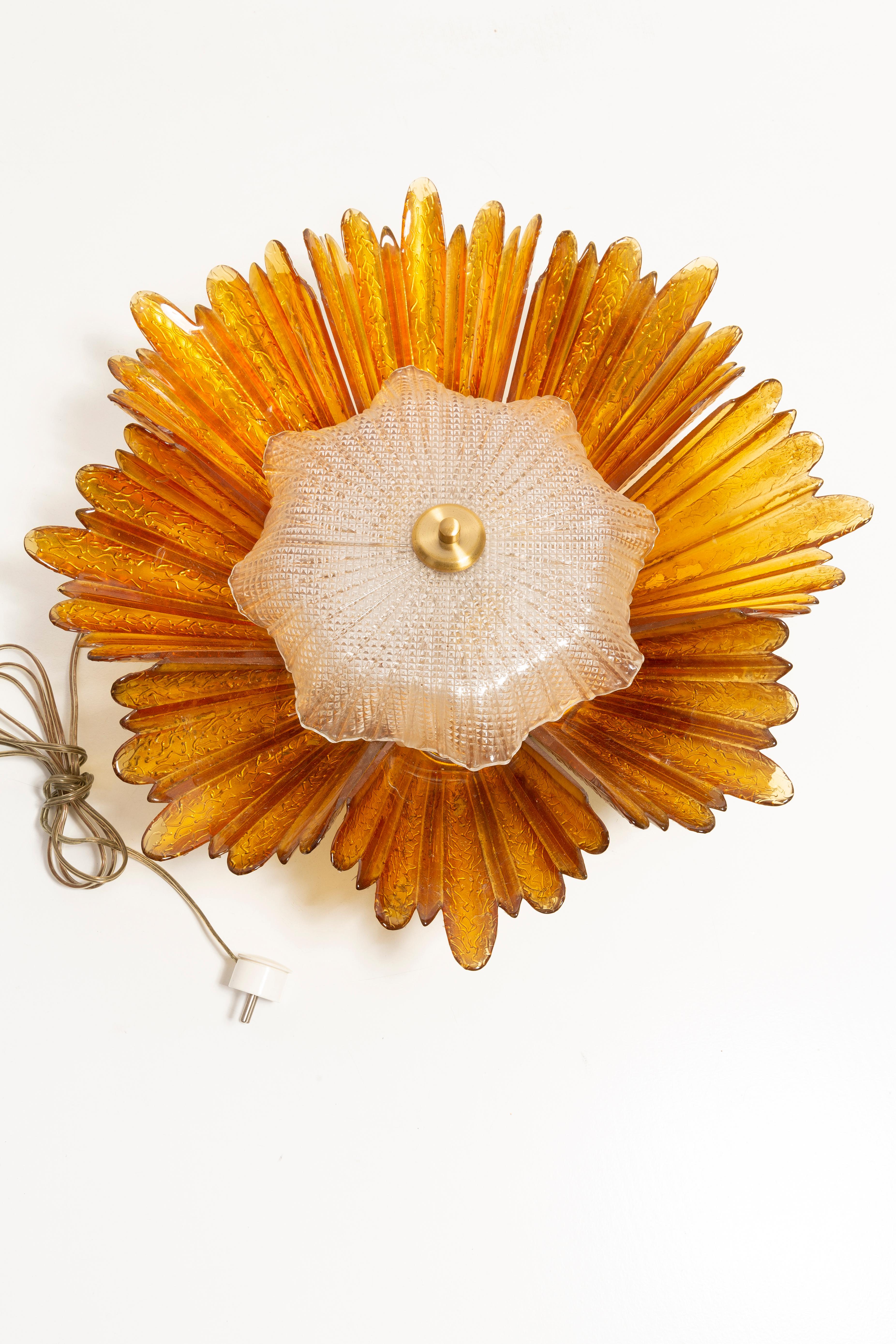 Big Hollywood Regency Sunburst Wall Lamp, Murano Glass, Italy, 1960s For Sale 2