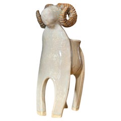 Jarrón Crema Oveja Big Horn Cerámica (Yellowstone) Gres, vidriado blanco hueso brillante