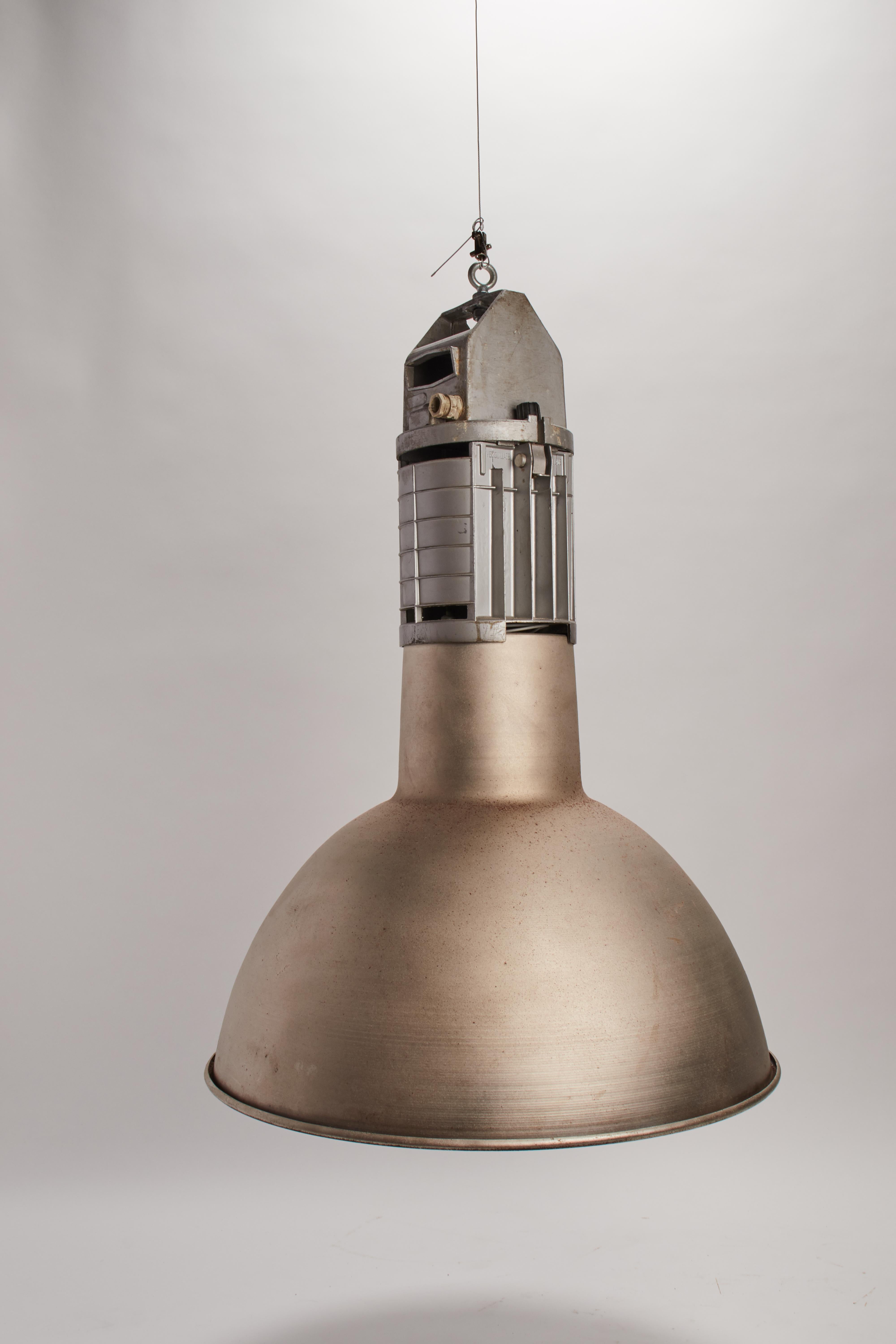 Industrial lamp with silver chrome enameled dome and aluminium reservoire for the voltage transformer. The lamp is been revired and ready for use. France 1930 ca.
