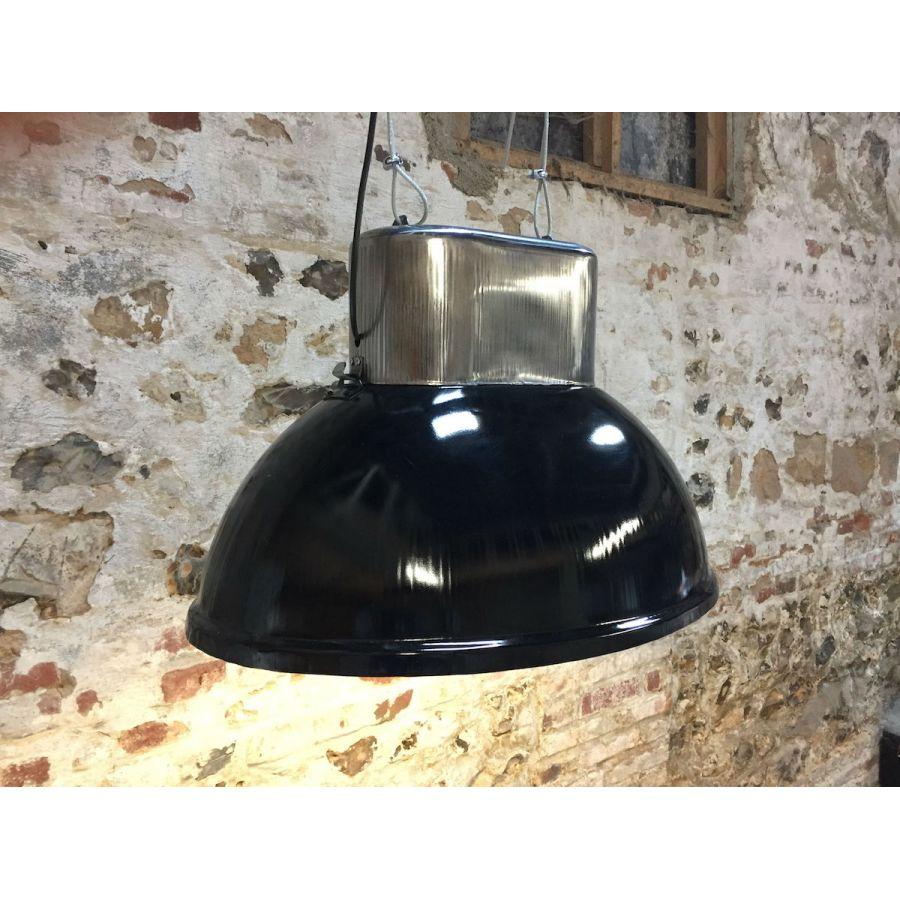 Different quantities and colors. This one is in polished steel top part and black.
Totally restored original, European vintage Industrial pendant lights in steel.

Each one come from old factories in Europe. 

After being cleaned, the