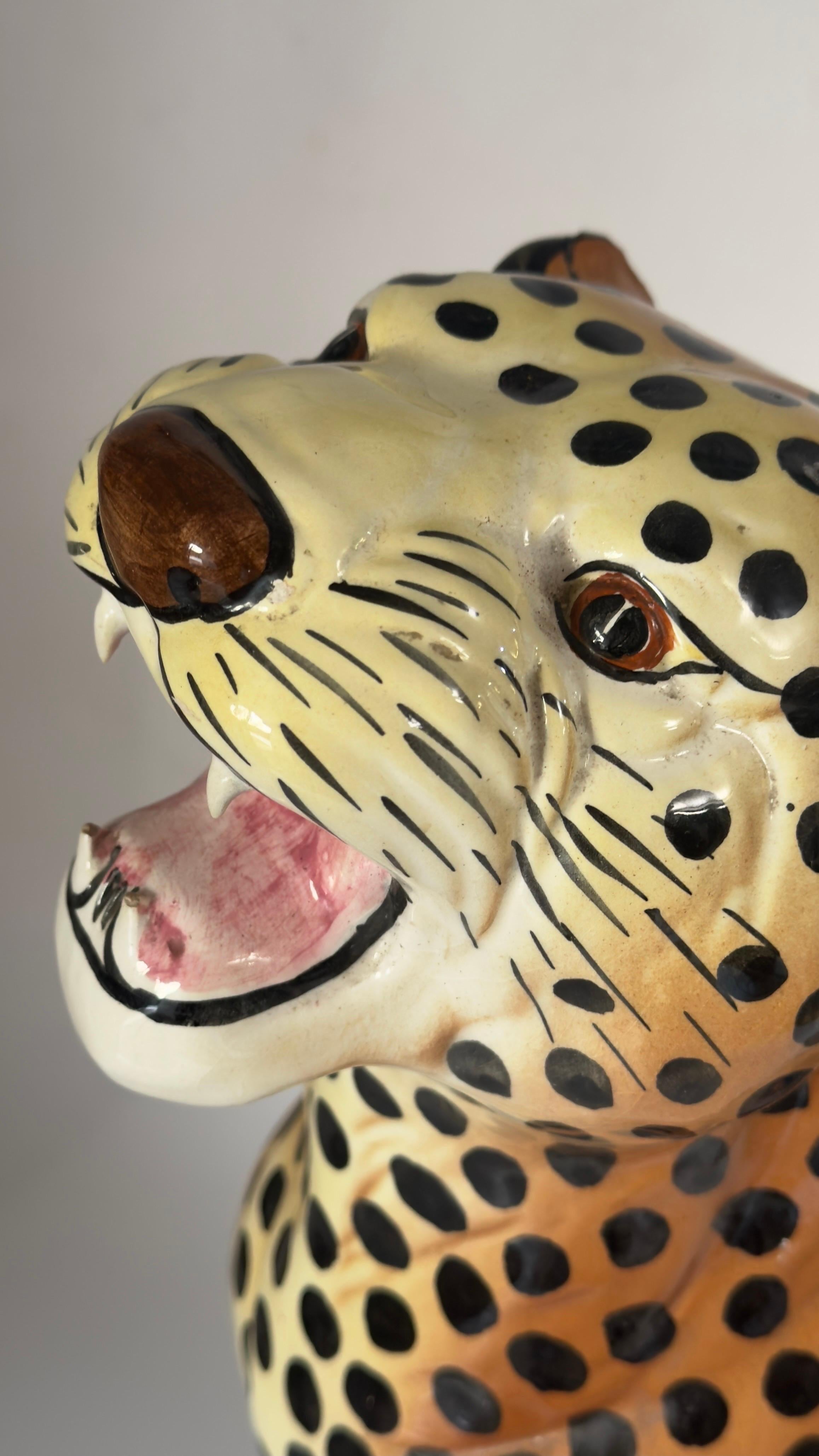 Ceramica Grande scultura leopardiana in ceramica italiana Portogallo 1970