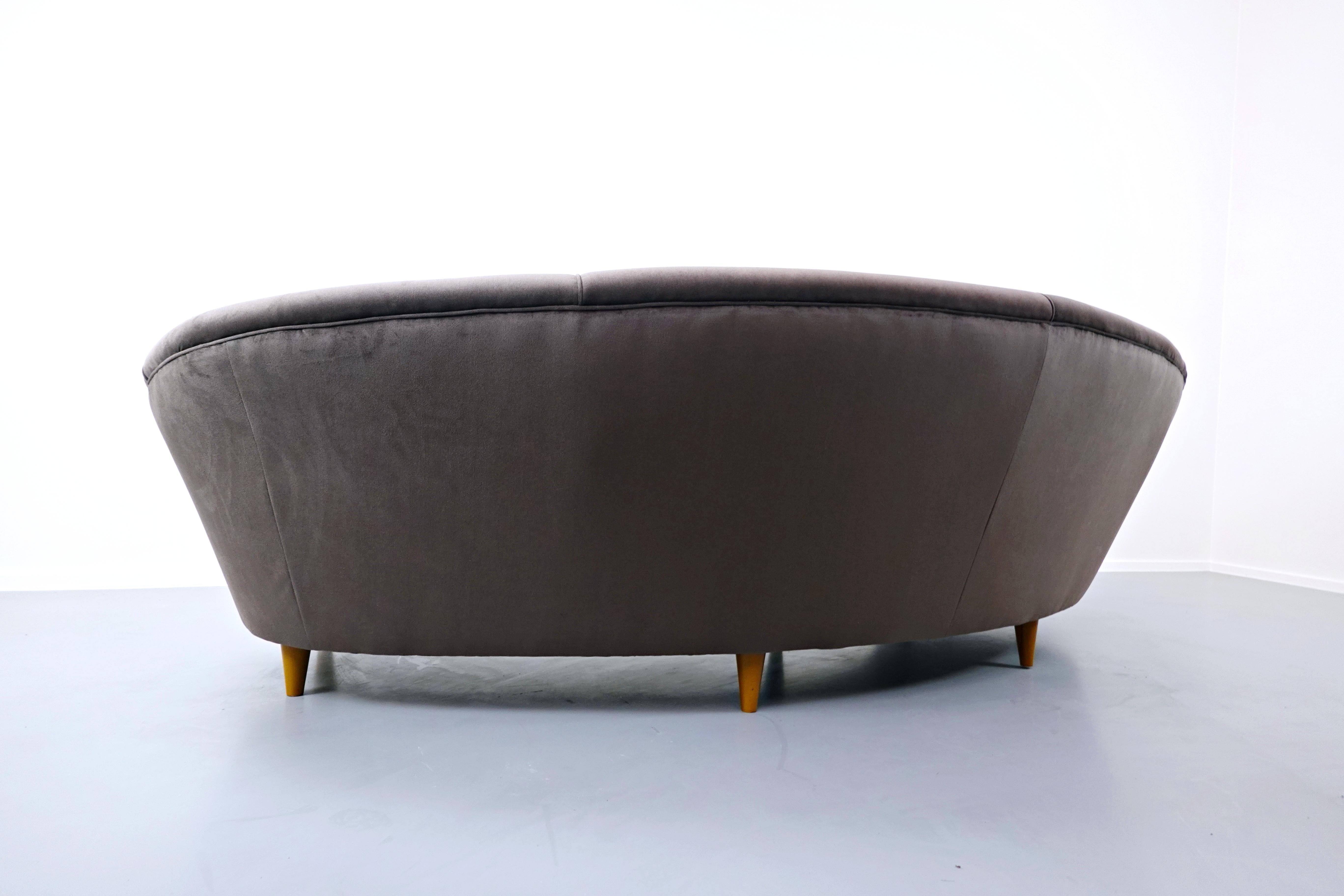 Big Mid-Century Modern Italian Curved Sofa 7