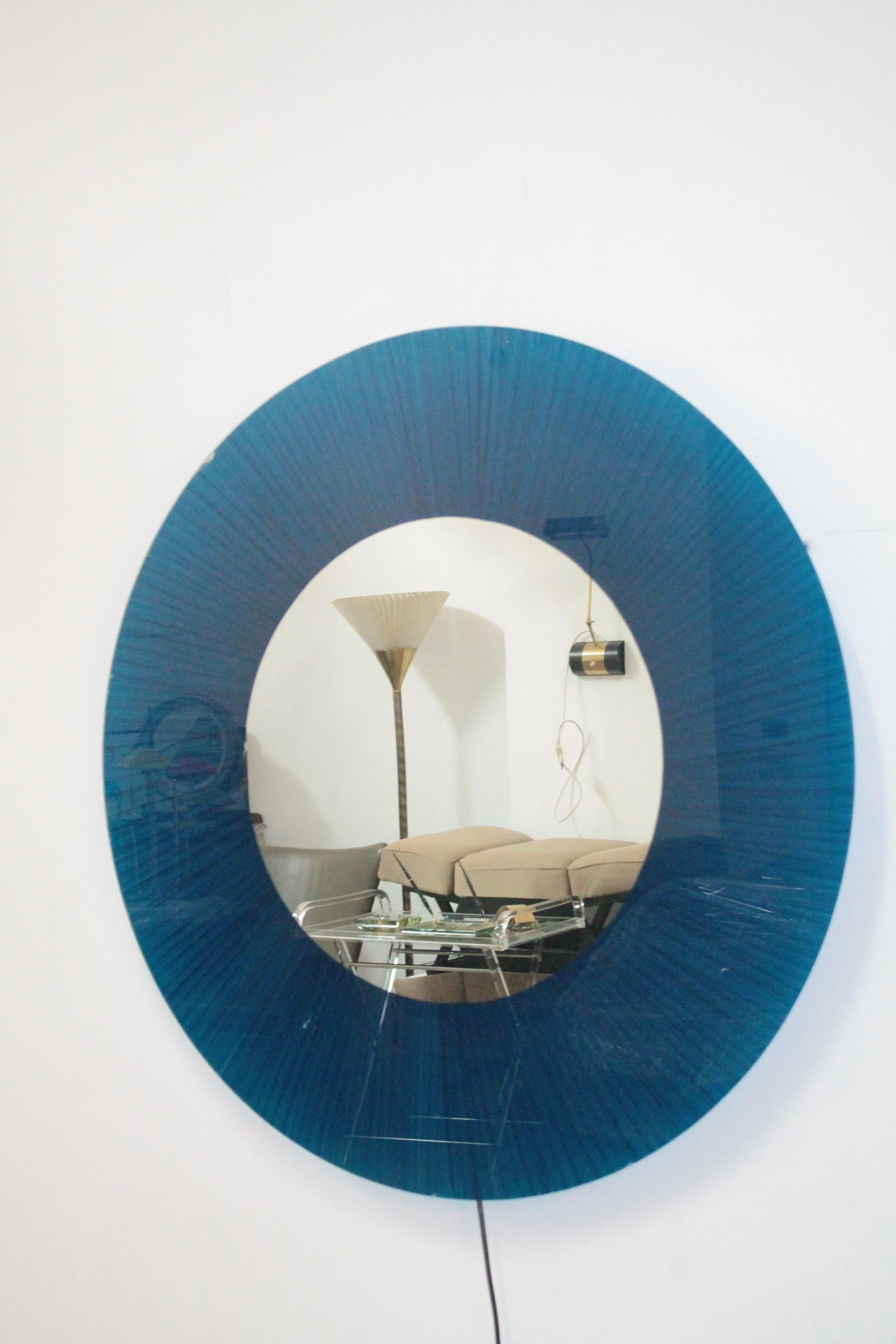 Late 20th Century Big Italian Round Illuminated Mirror 1970s Artglass Cristal Art Style For Sale