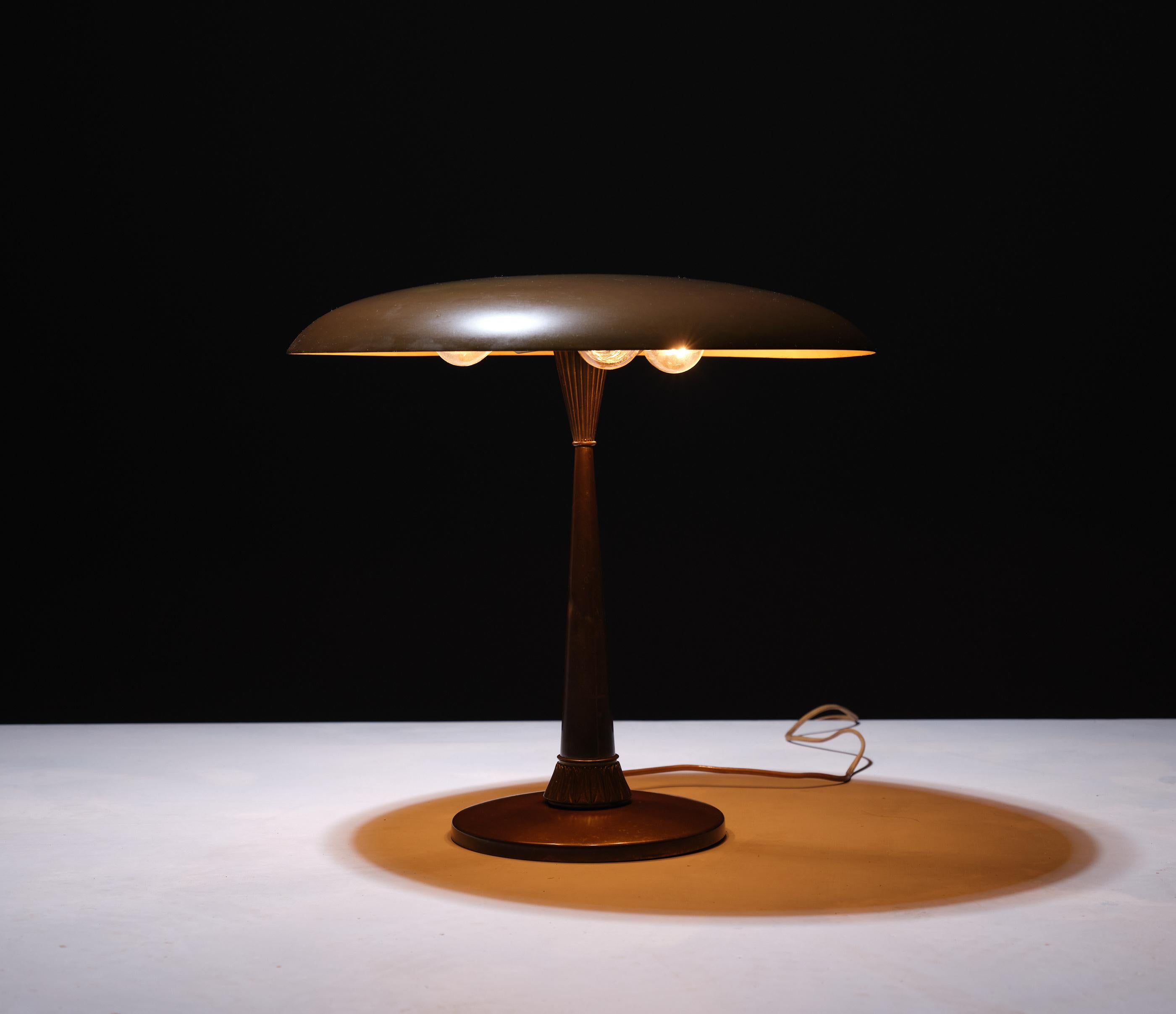 Big Italian Table or Desk Lamp in Brass, 1950s For Sale 2