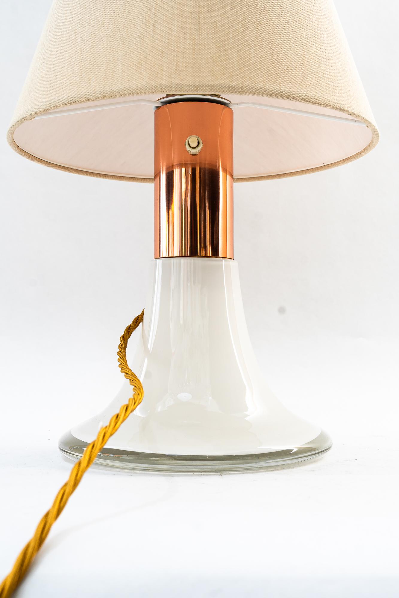 Big Italy Tischlampe aus Glas und Kupfer mit Stoffschirm um 1970 im Zustand „Gut“ im Angebot in Wien, AT