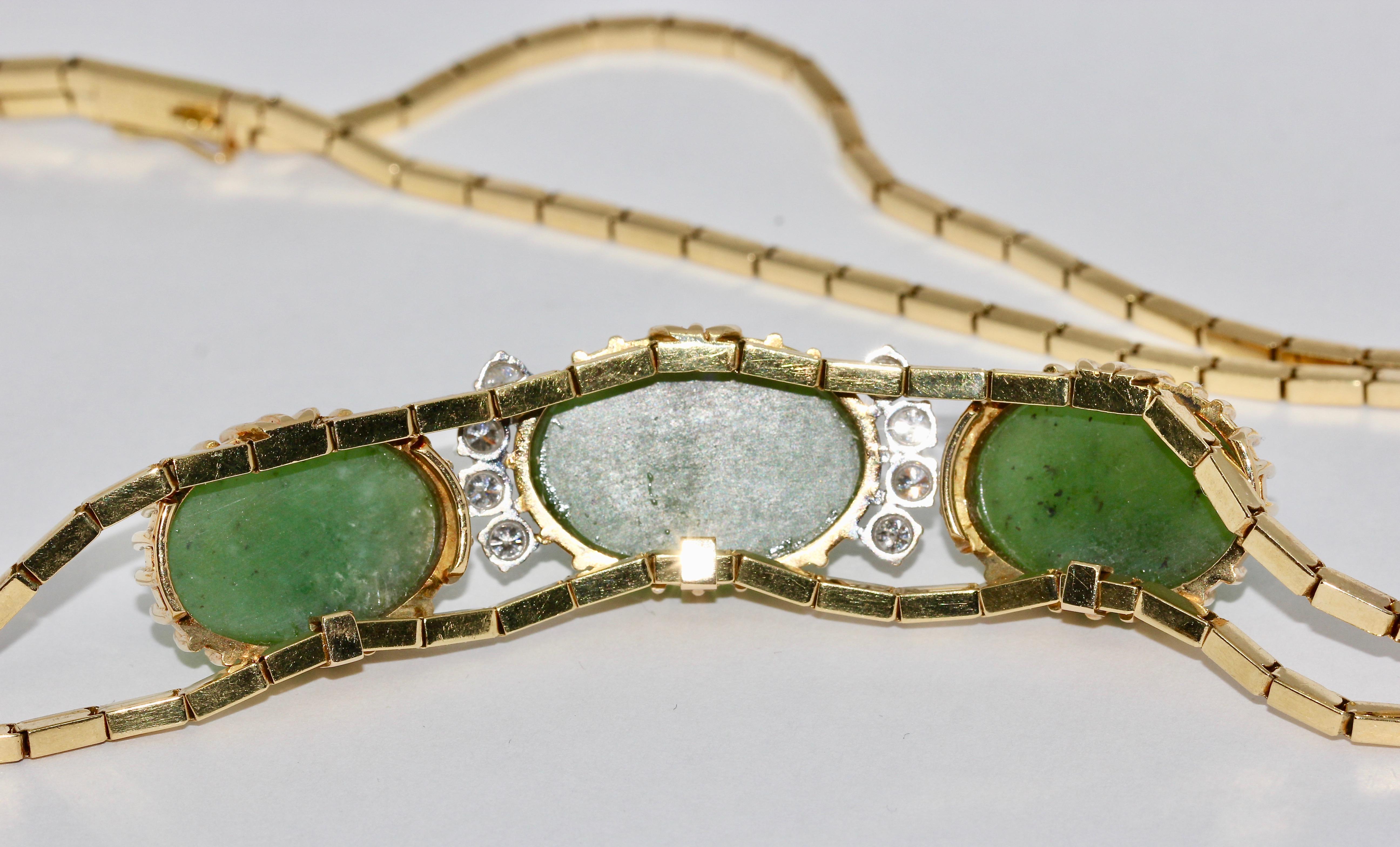 Big Jade Necklace, 18 Karat Gold with Diamonds In Good Condition For Sale In Berlin, DE