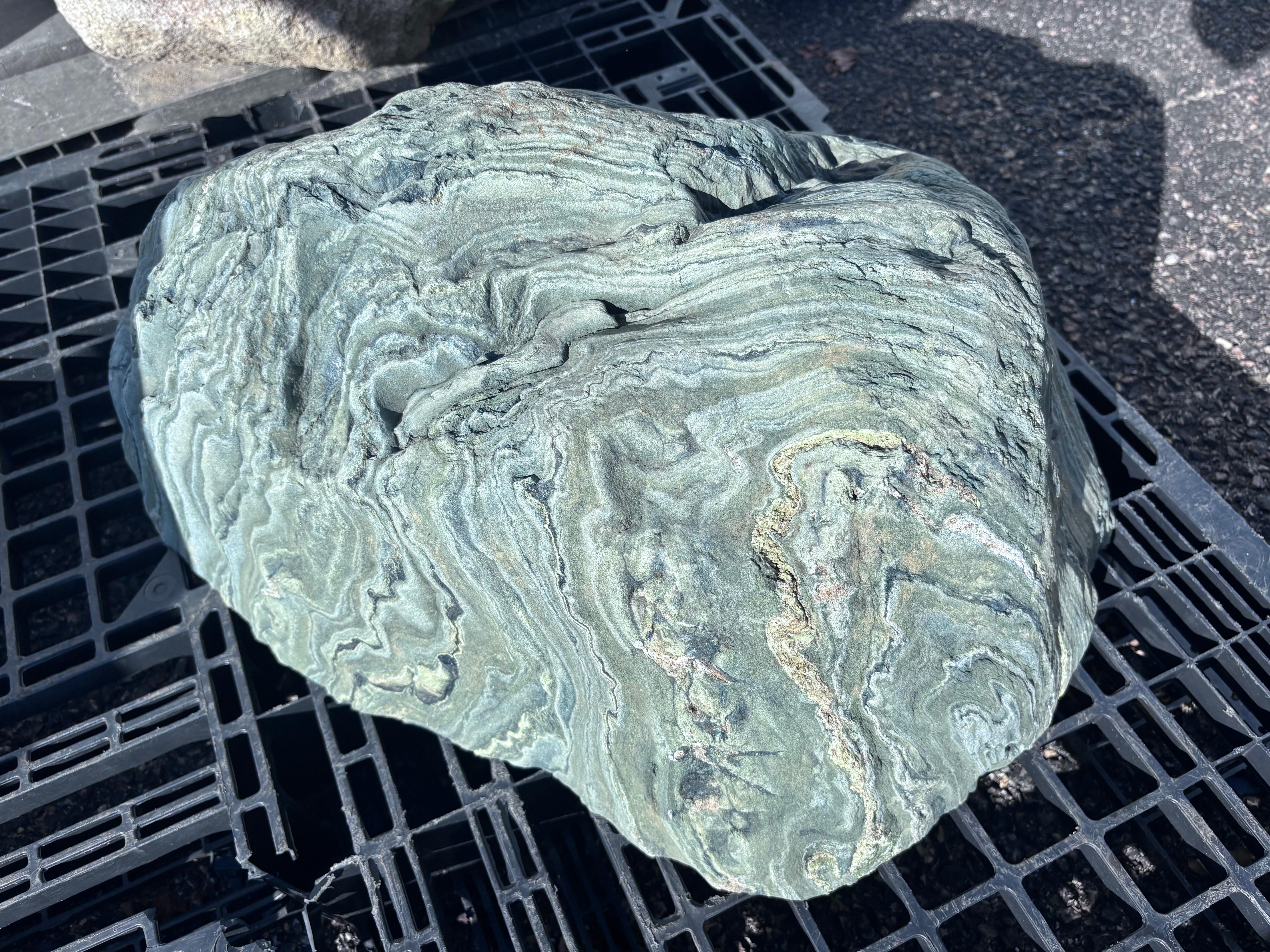 Großer japanischer kostbarer blauer natürlicher Berggartenstein (20. Jahrhundert) im Angebot