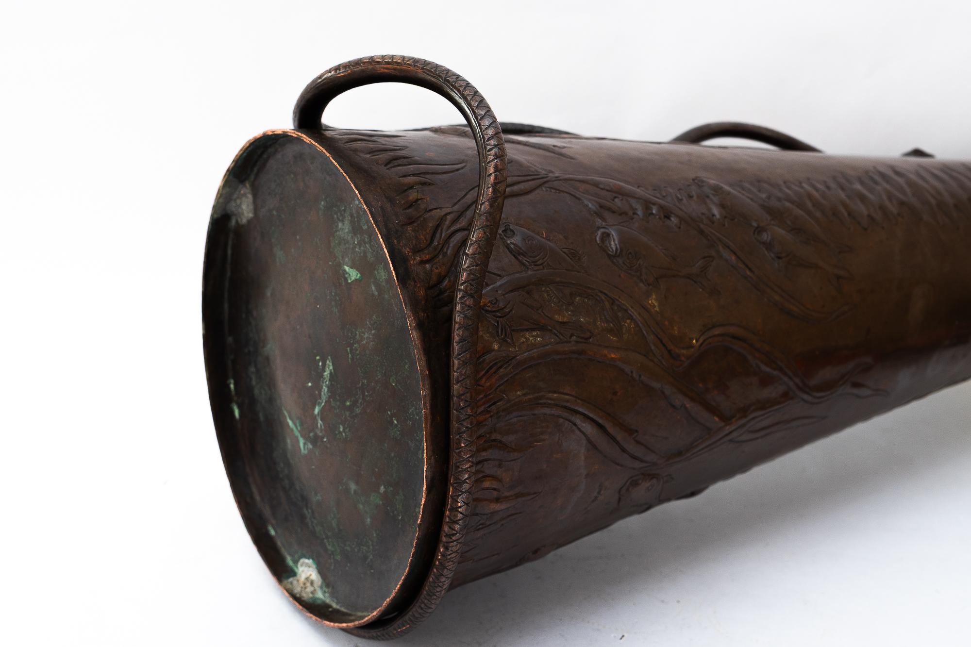Grand vase jugendstil en cuivre ciselé et martelé à la main vienne vers 1908 en vente 5