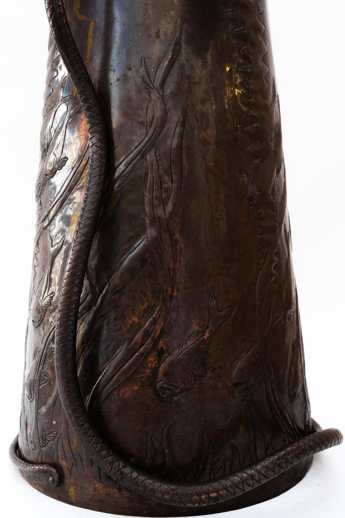 Martelé Grand vase jugendstil en cuivre ciselé et martelé à la main vienne vers 1908 en vente