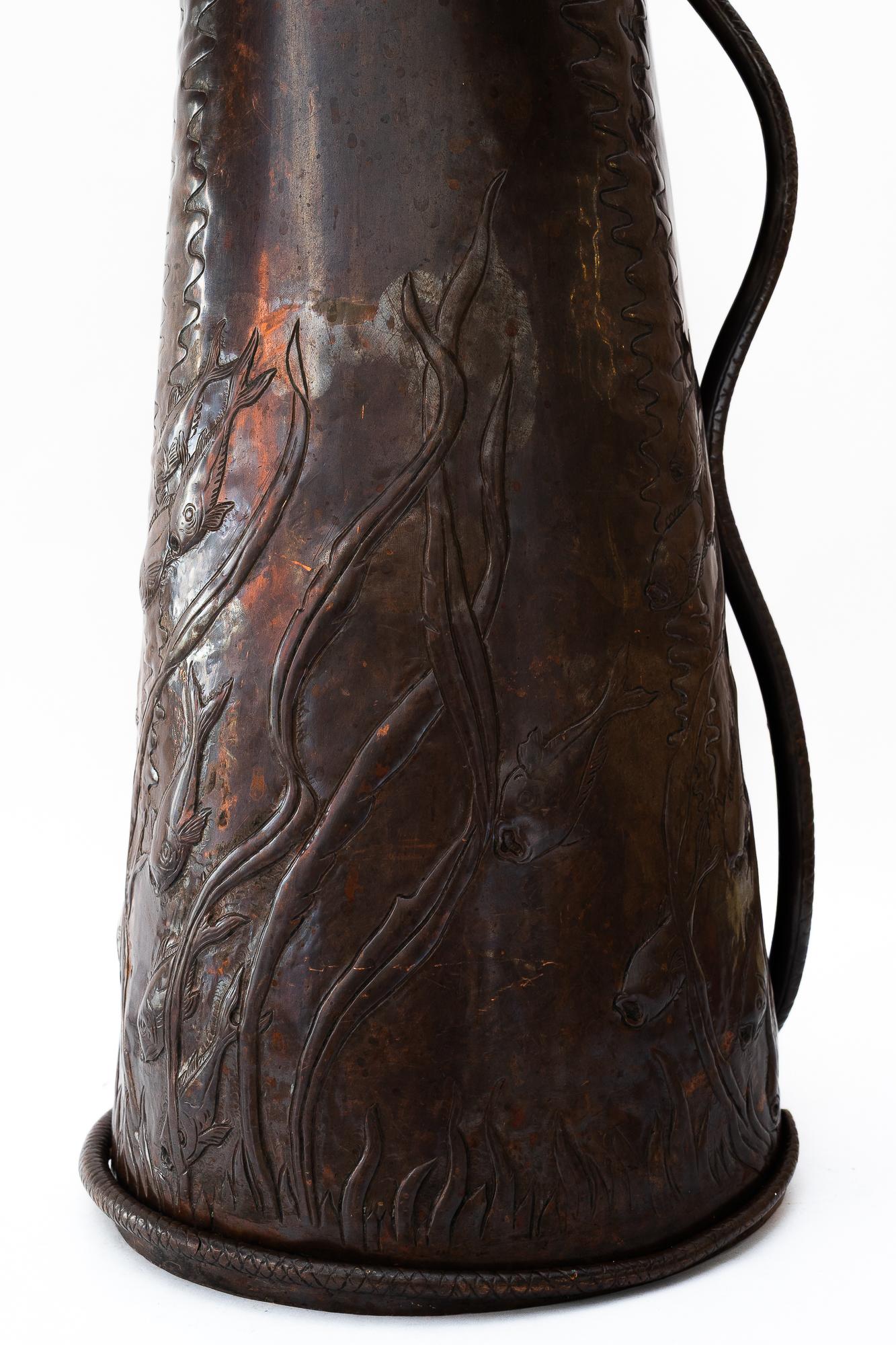 Cuivre Grand vase jugendstil en cuivre ciselé et martelé à la main vienne vers 1908 en vente