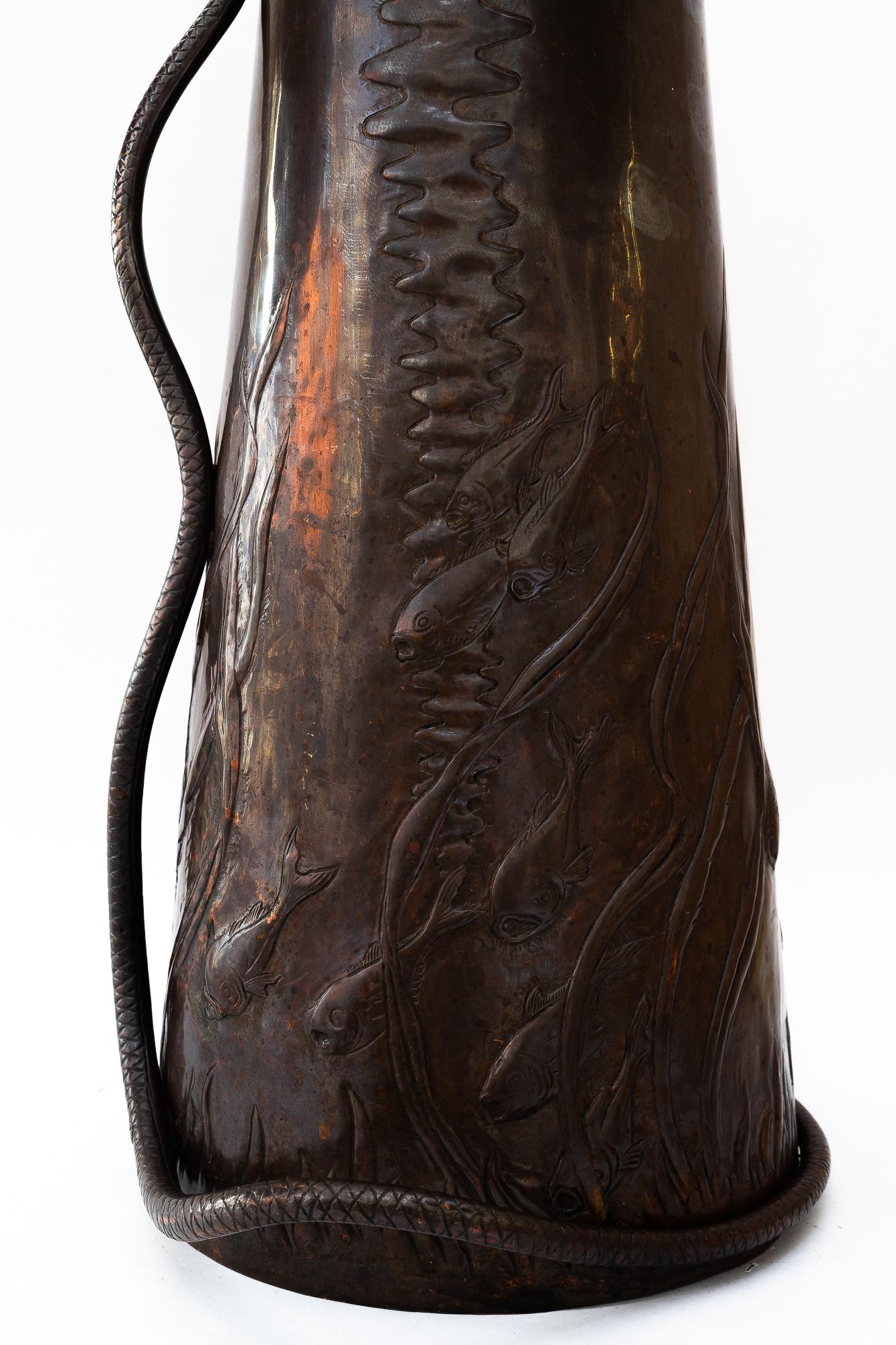 Grand vase jugendstil en cuivre ciselé et martelé à la main vienne vers 1908 en vente 3