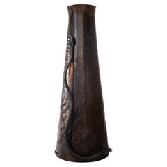 Grand vase jugendstil en cuivre ciselé et martelé à la main vienne vers 1908